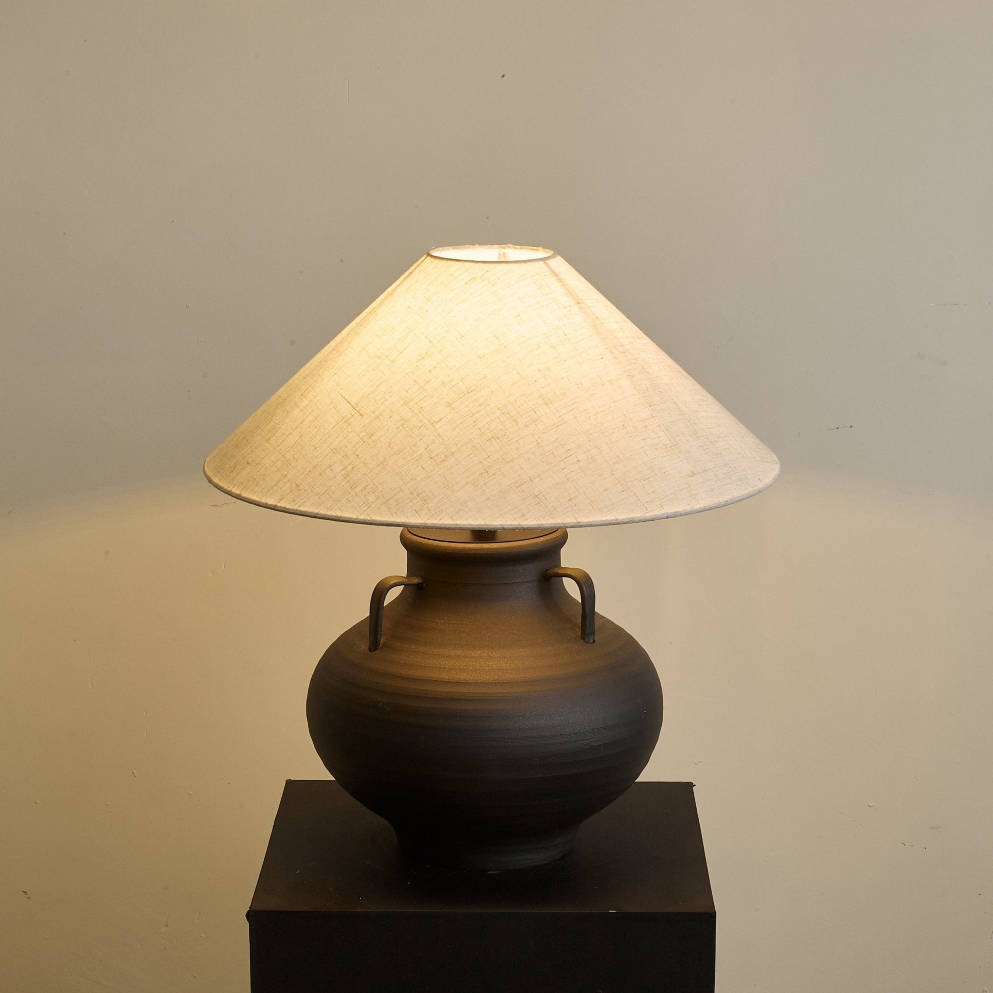 Clay Rustic Cone Jar Table Lamp