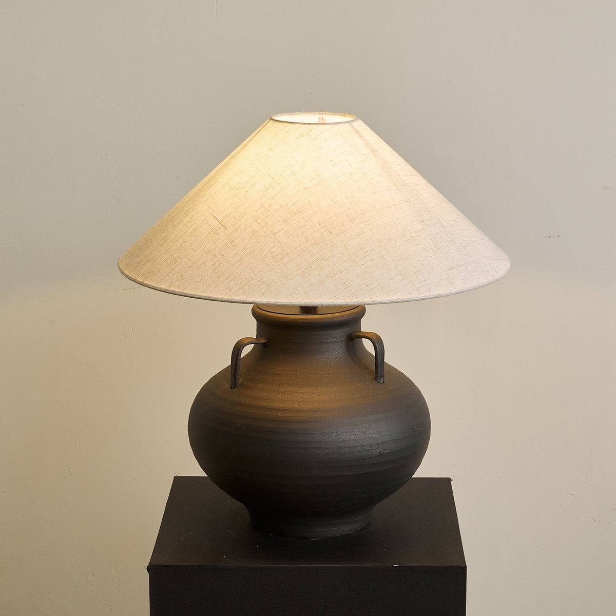Clay Rustic Cone Jar Table Lamp