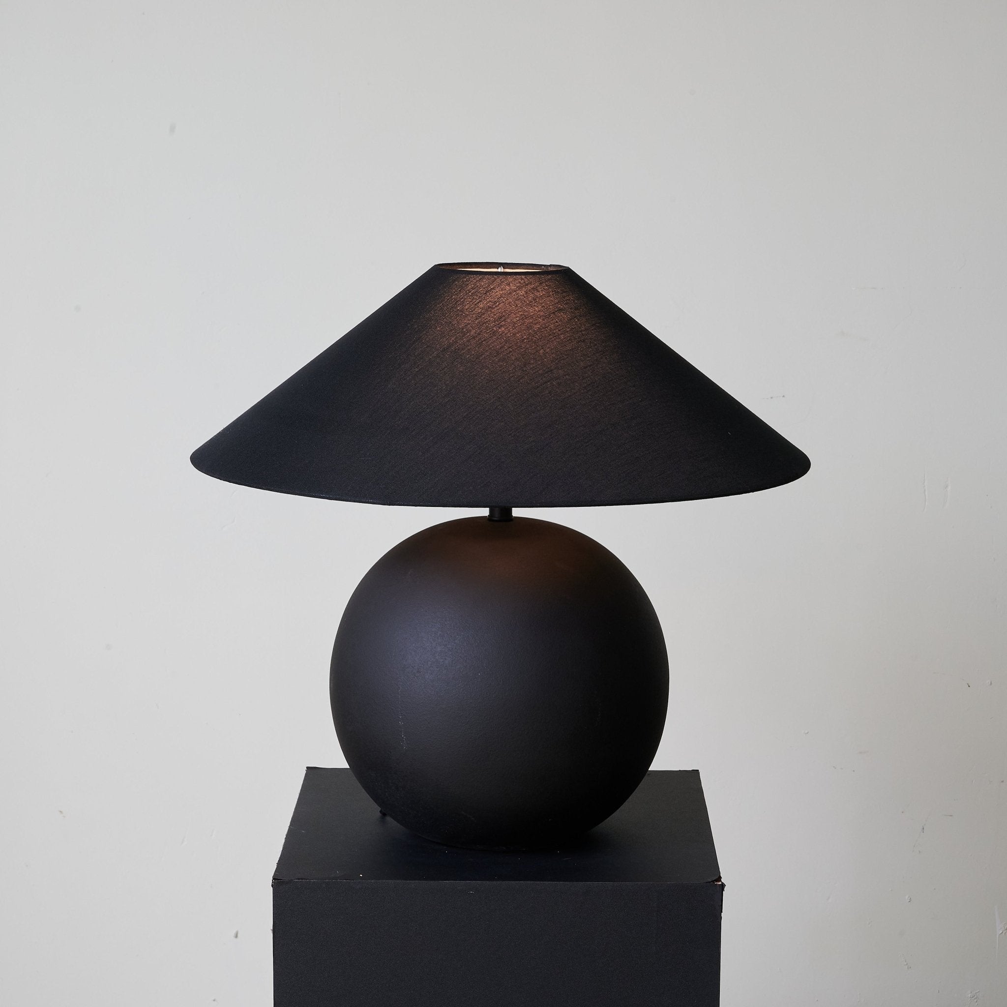 Elara Minimalist Ceramics Table Lamp