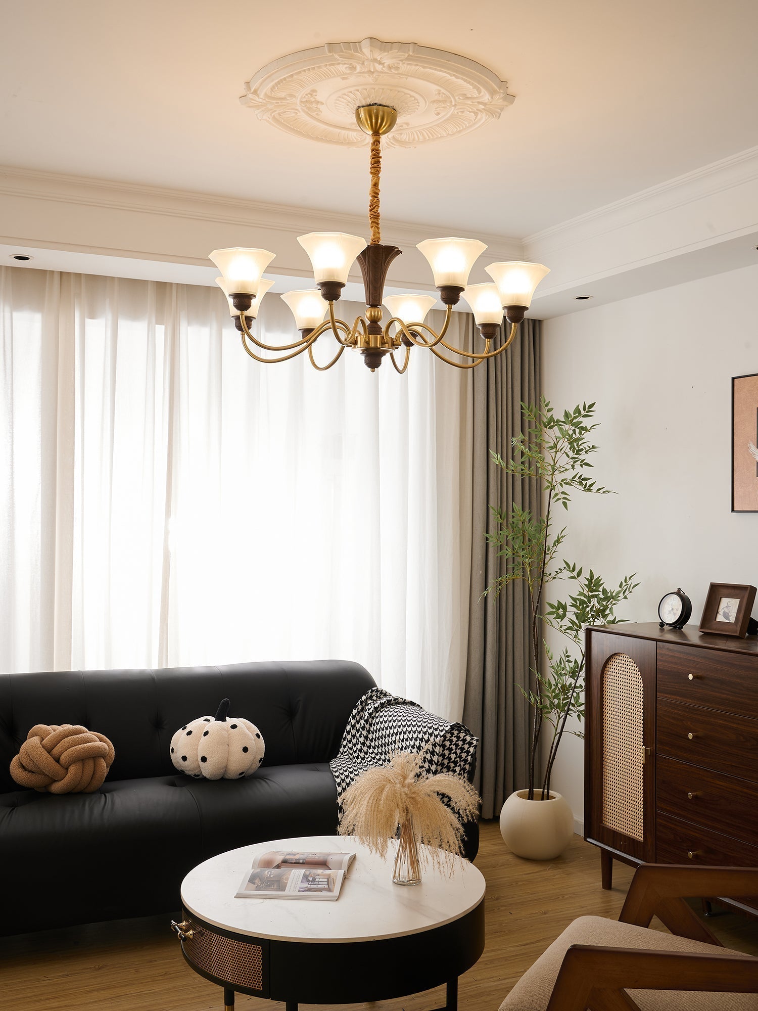 Ciphaen Traditional Elegance Vintage Wood Glass Chandelier