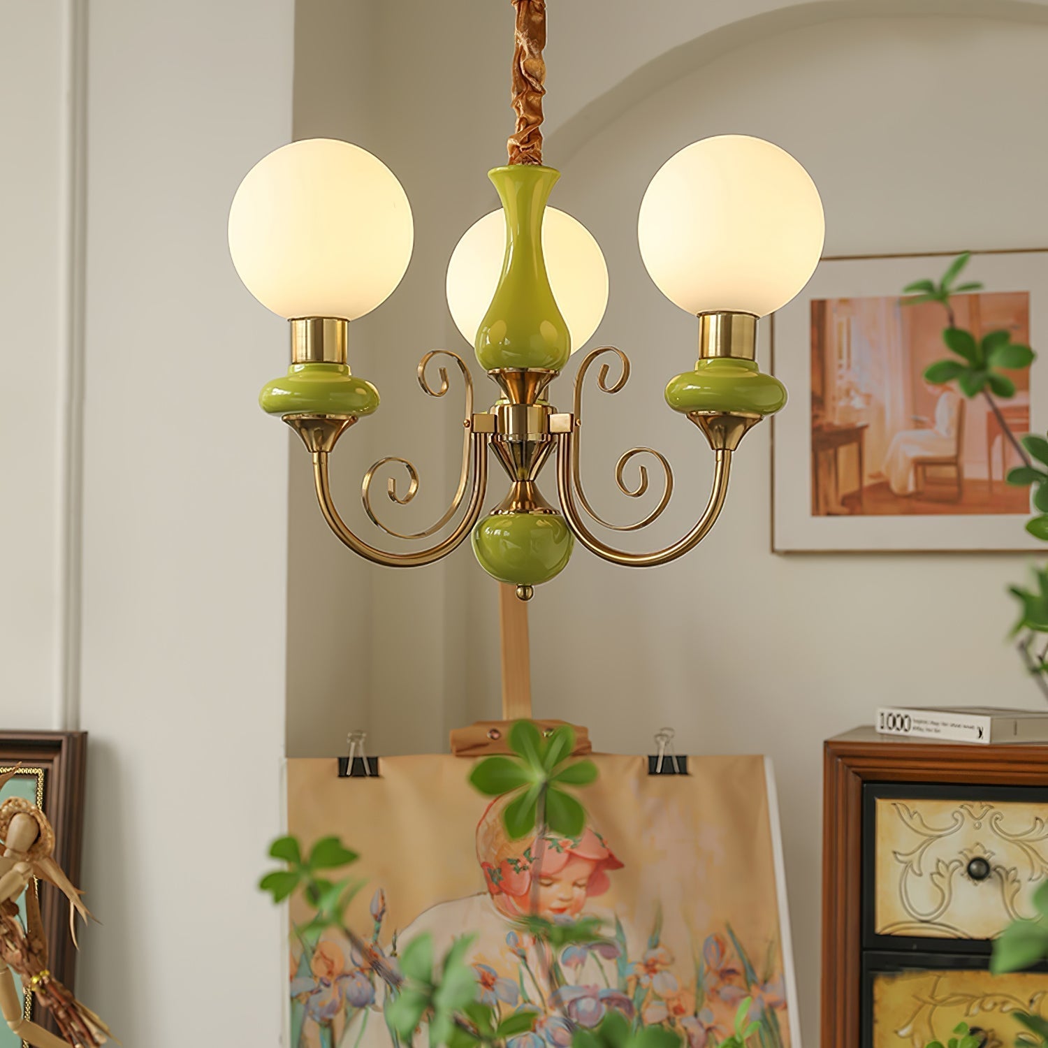 Lustra Chandelier Green Shades Gold Curved Arms - Neutral Decor