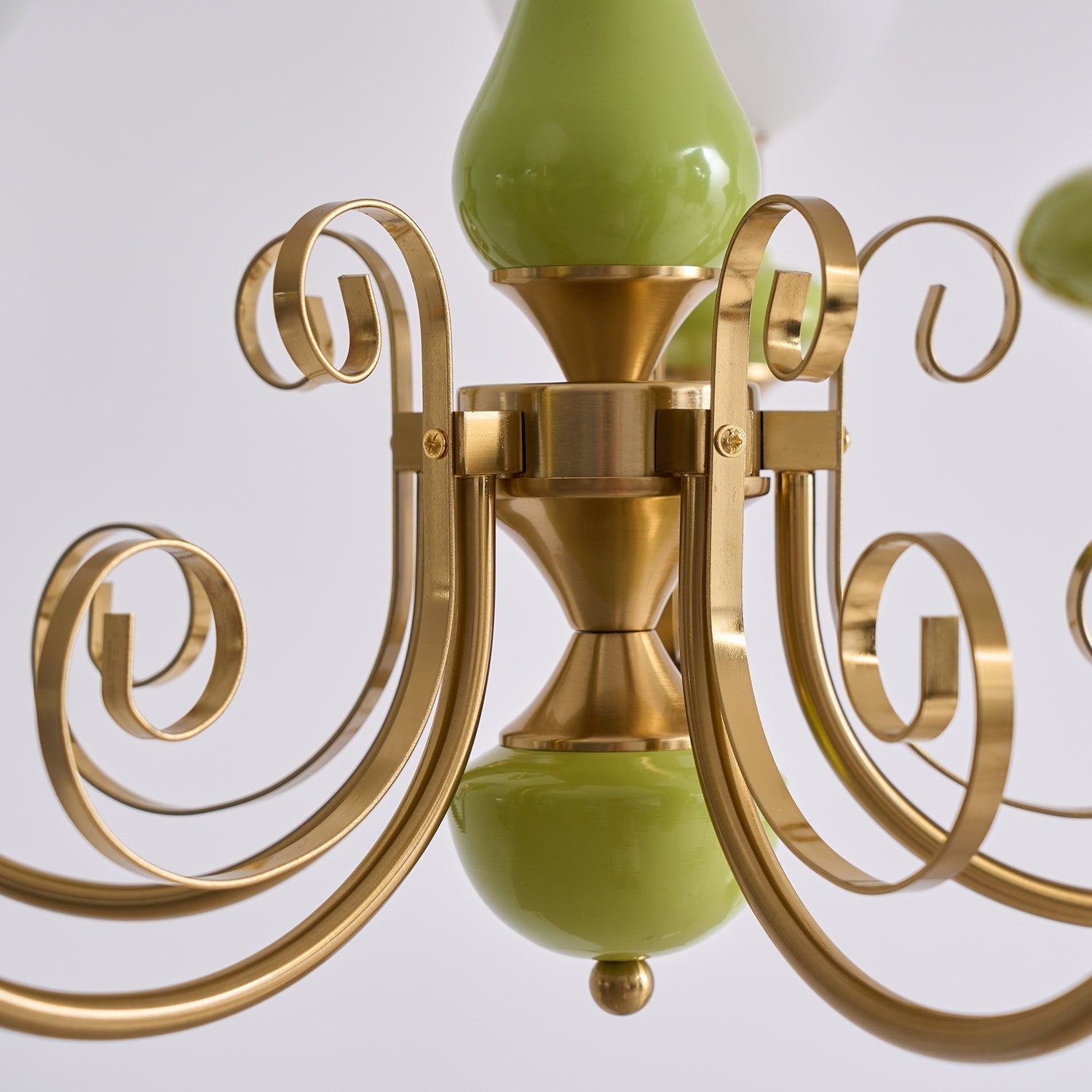 Lustra Chandelier Green Shades Gold Curved Arms - Neutral Decor