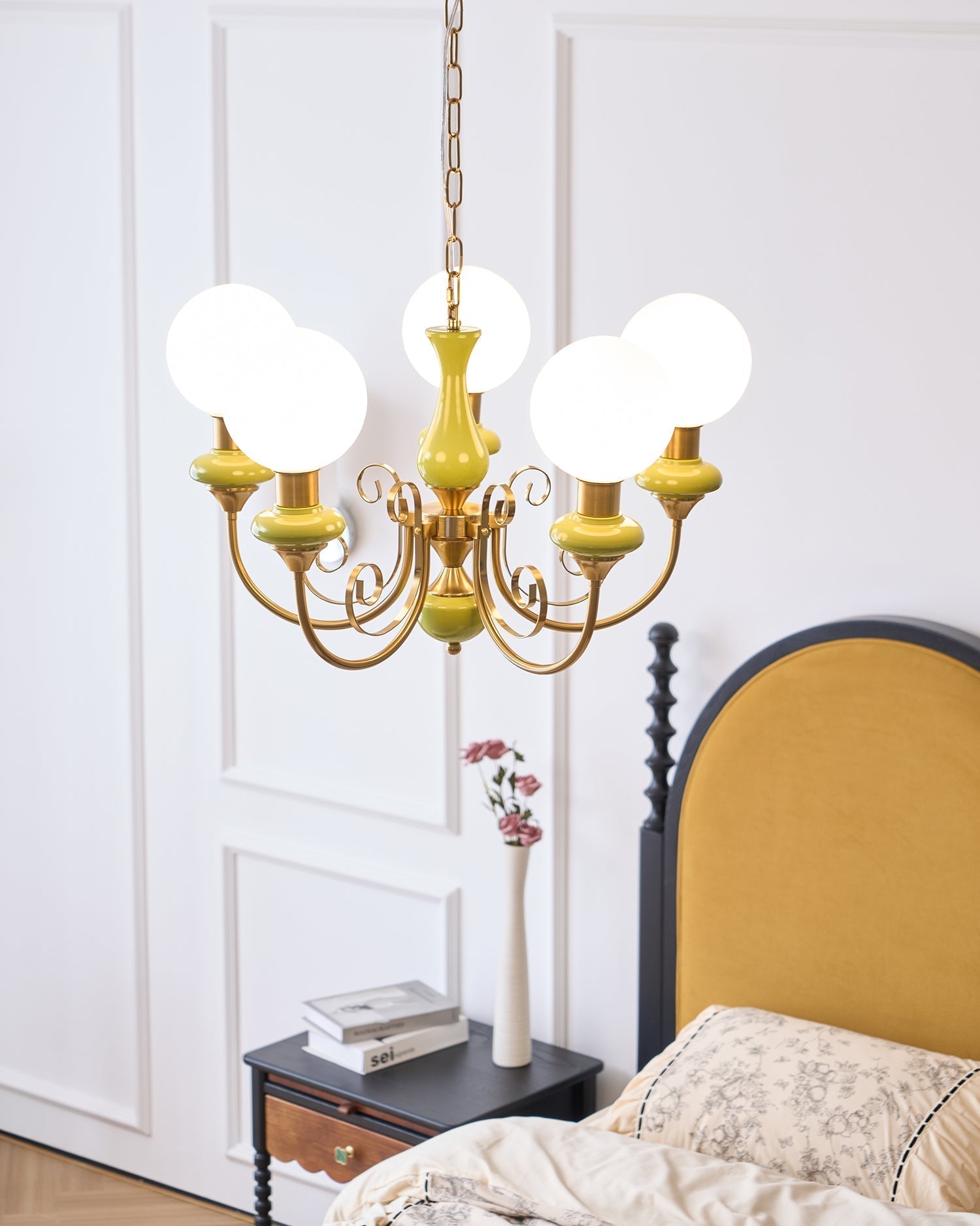 Lustra Chandelier Green Shades Gold Curved Arms - Neutral Decor