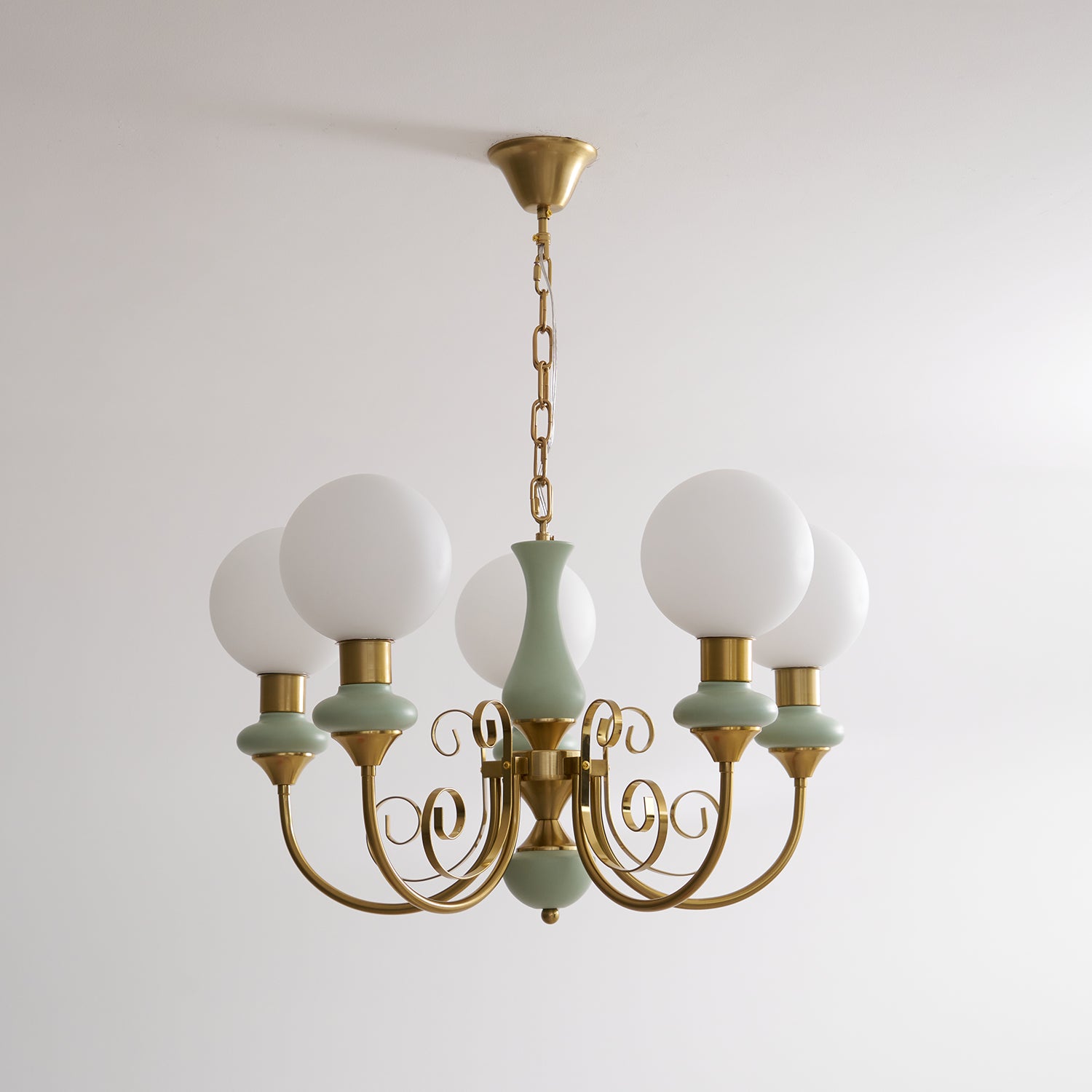 Lustra Chandelier Green Shades Gold Curved Arms - Neutral Decor