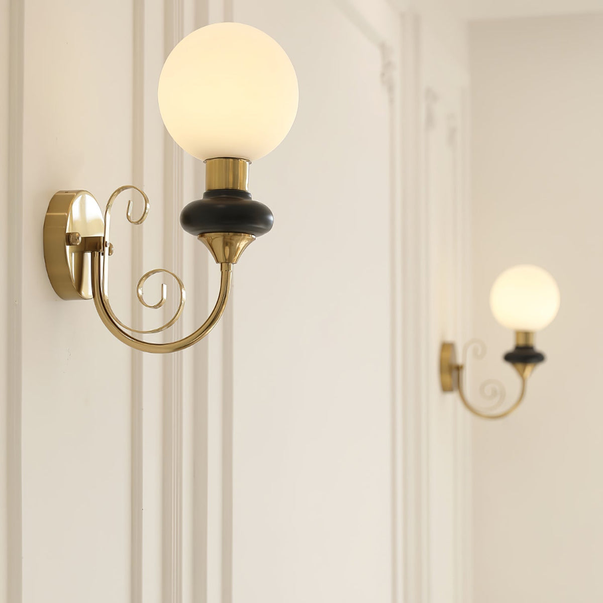 Whirl Chic Plug-in Wall Lamp