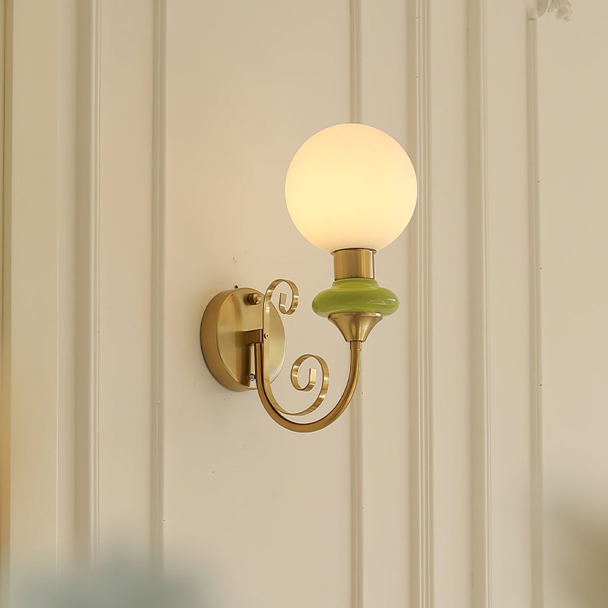 Whirl Chic Plug-in Wall Lamp