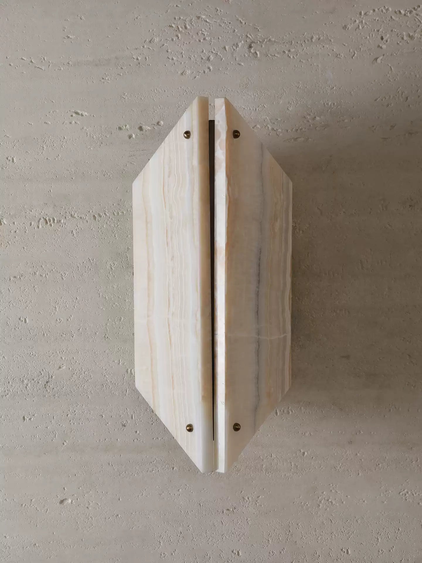 Zynx Modern White Alabaste Crest Wall Lamp