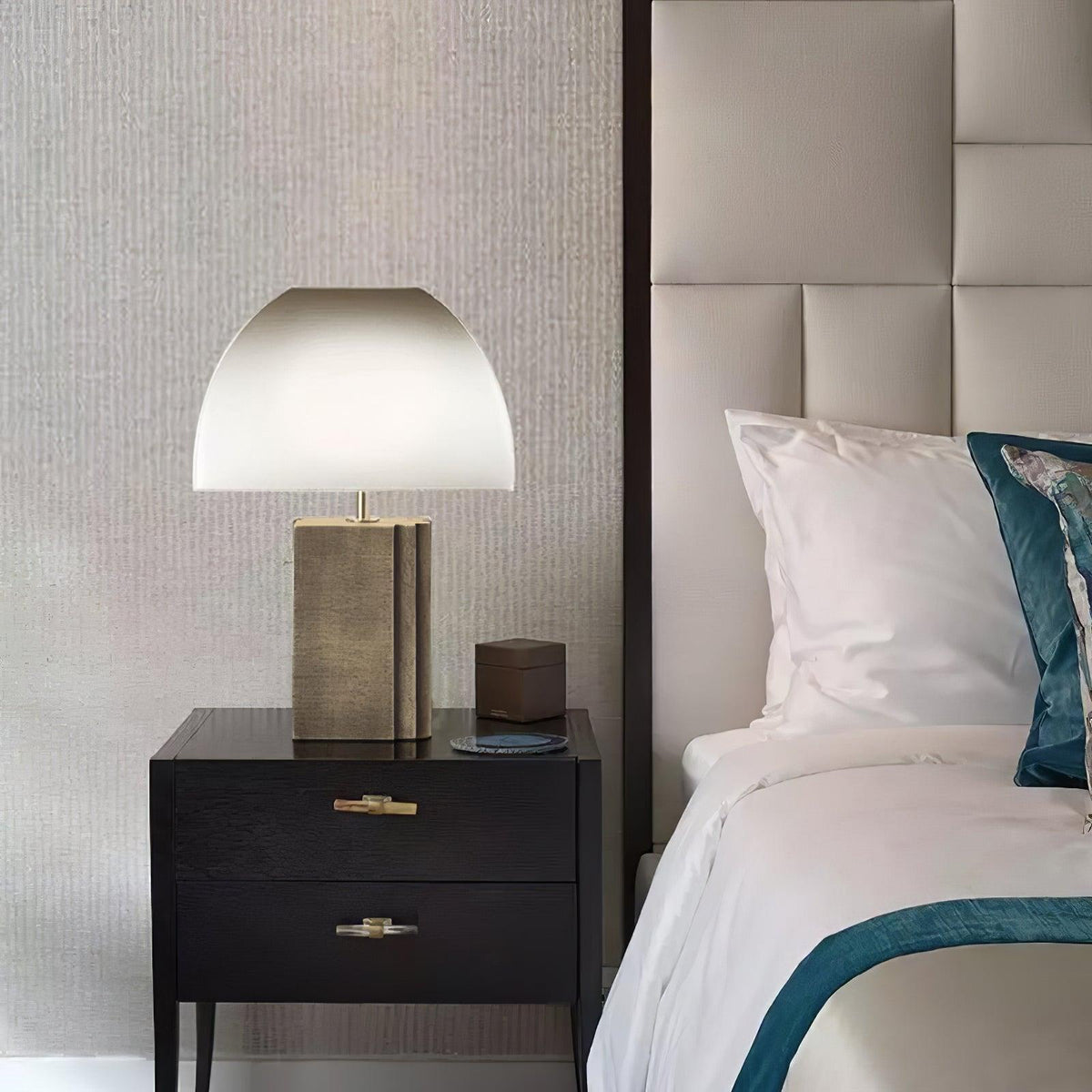 Cylo Minimalist Resin Table Lamp