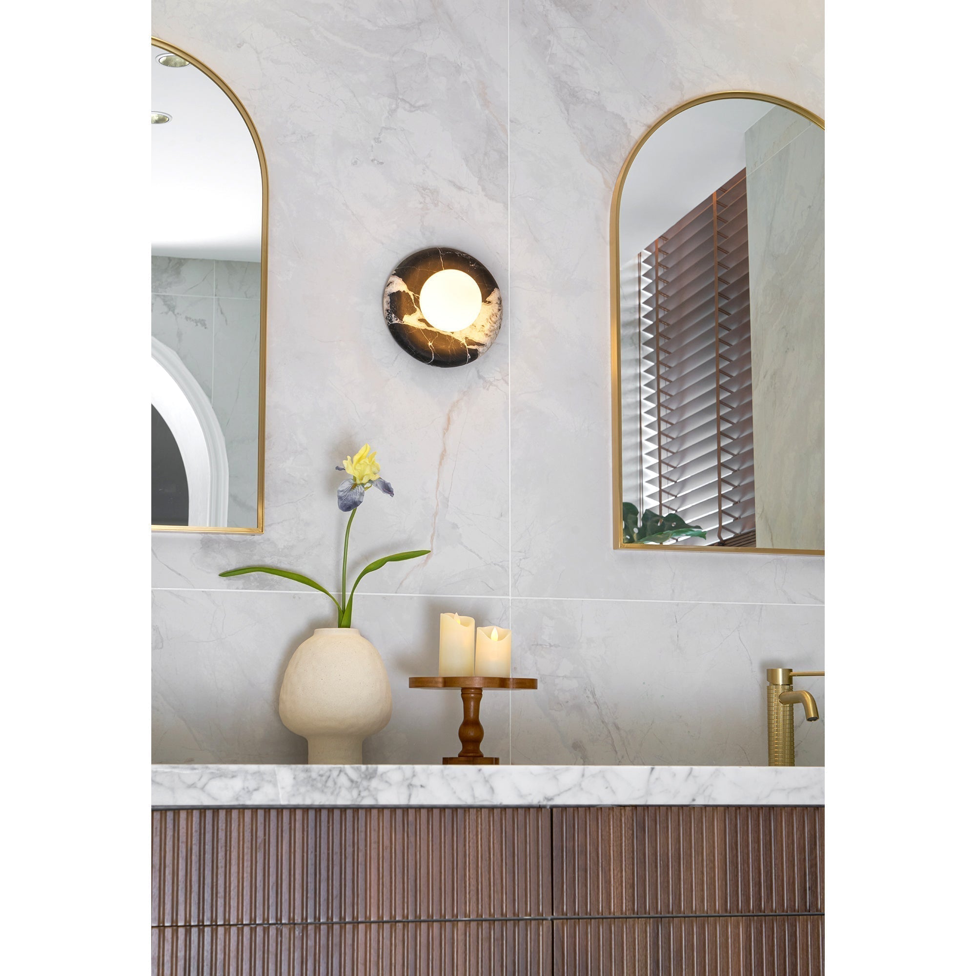 Uvinos Wall Lamp