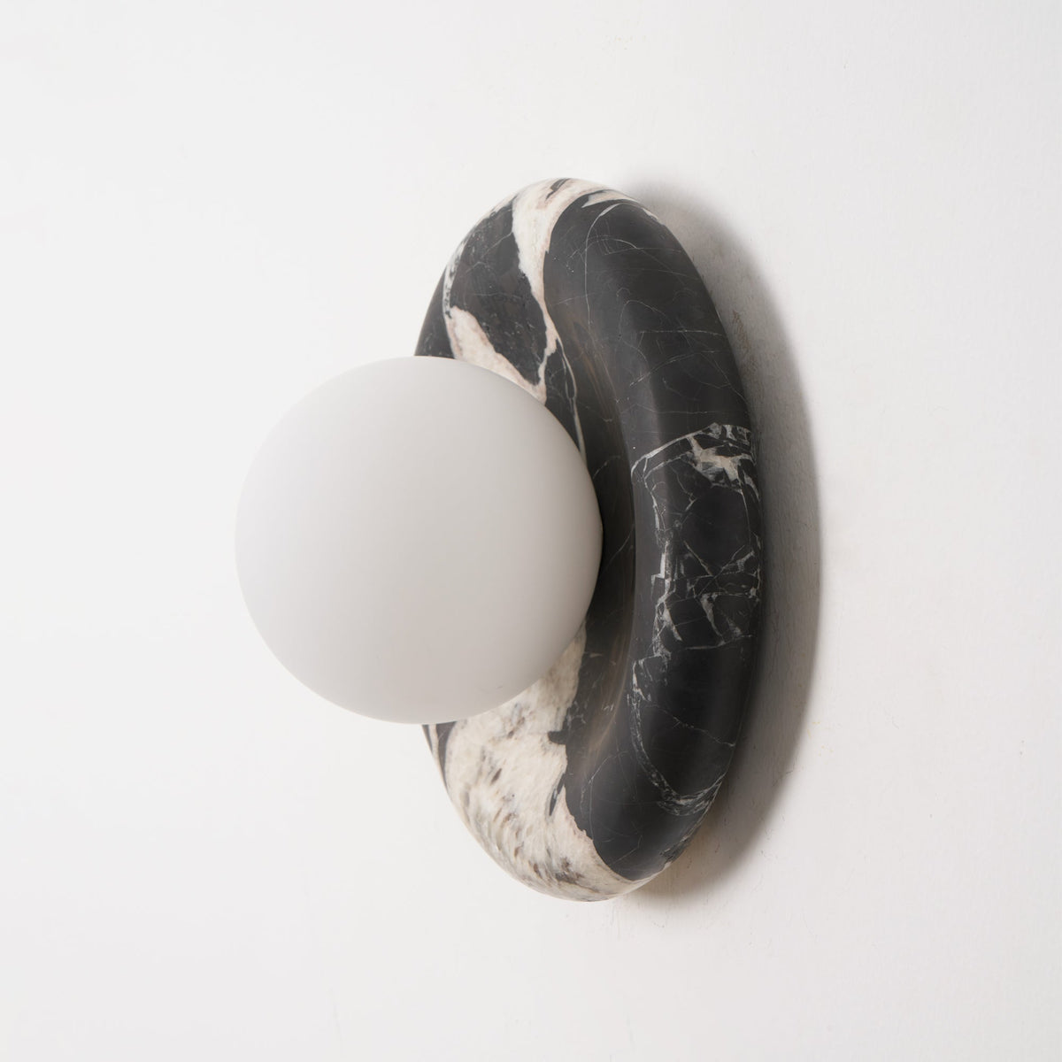 Uvinos Wall Lamp