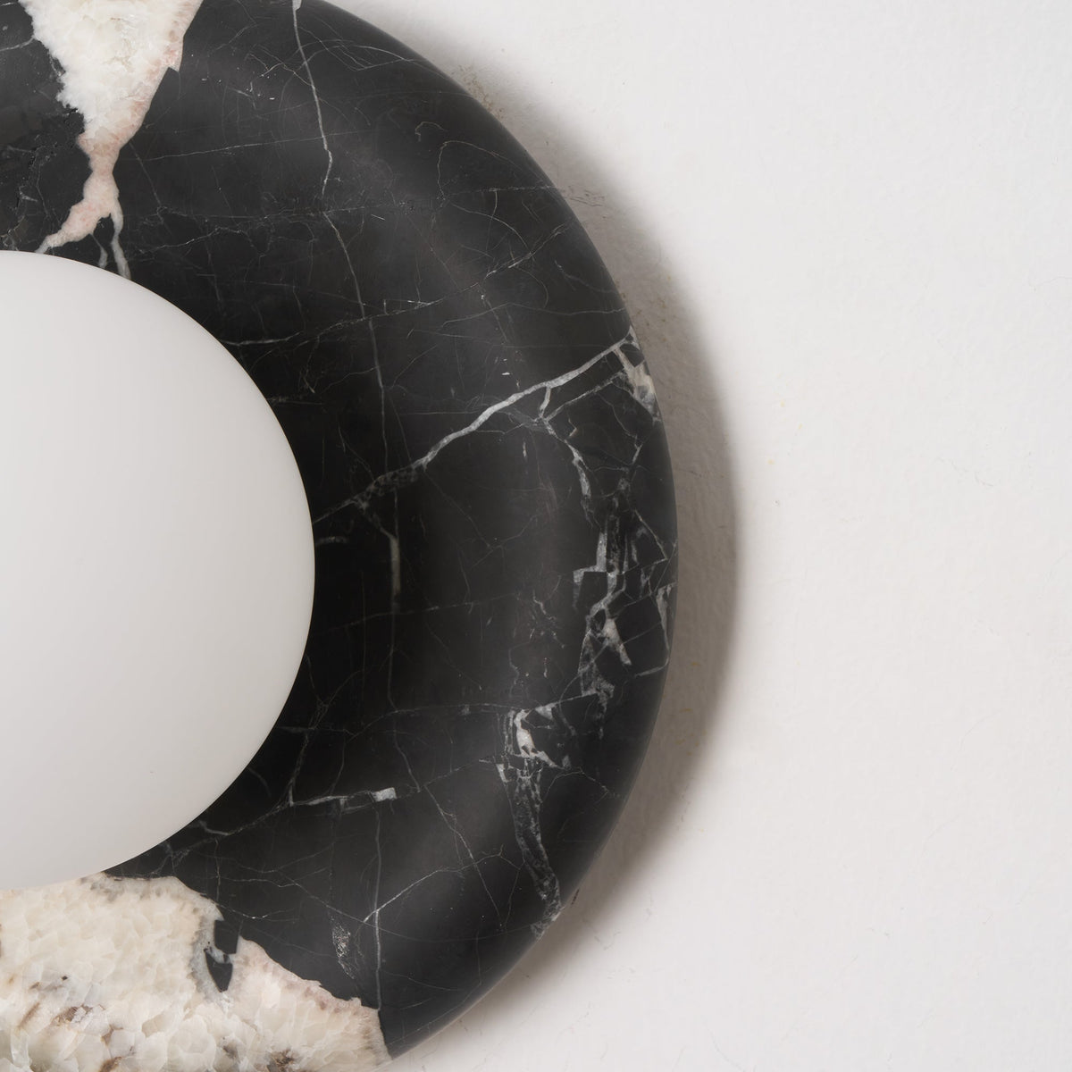Uvinos Wall Lamp
