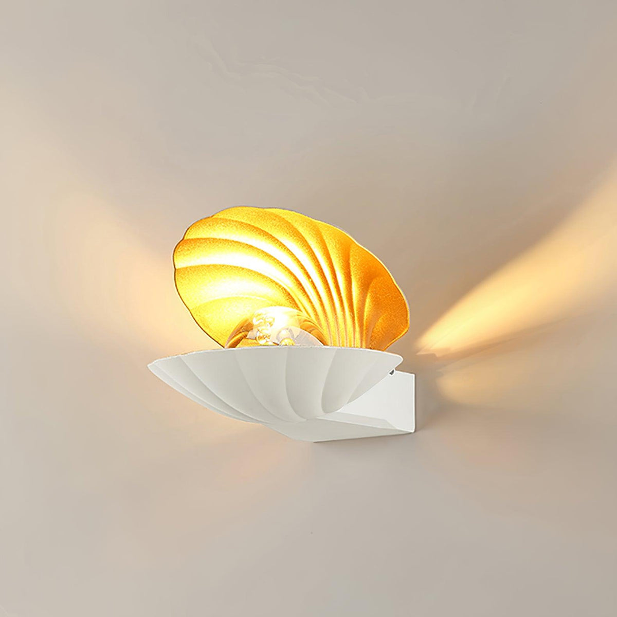 Lumieria Wall Lamp Pearl Clam
