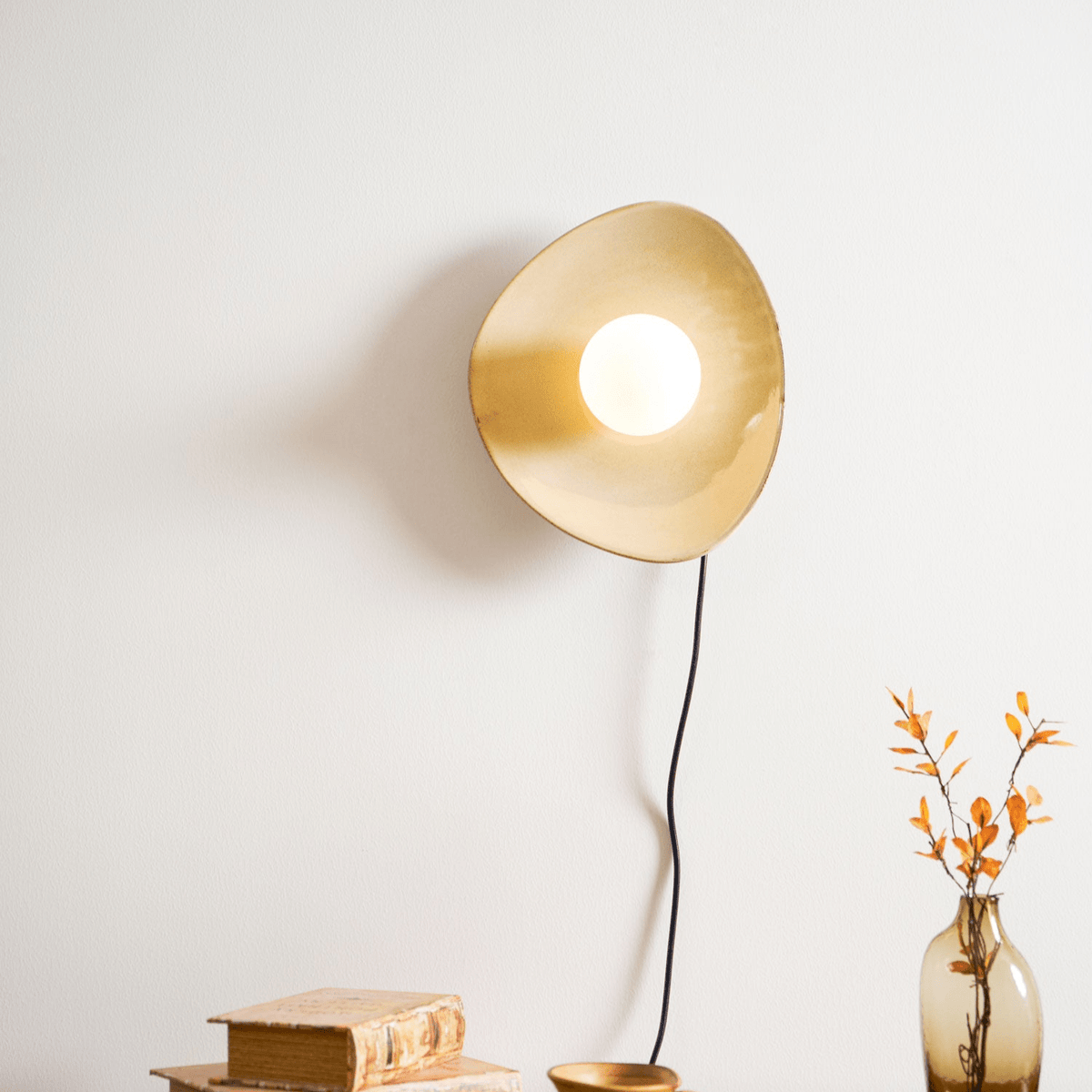 Lioruiella Pebble Disc Plug-in Ceramics Glass Wall Light