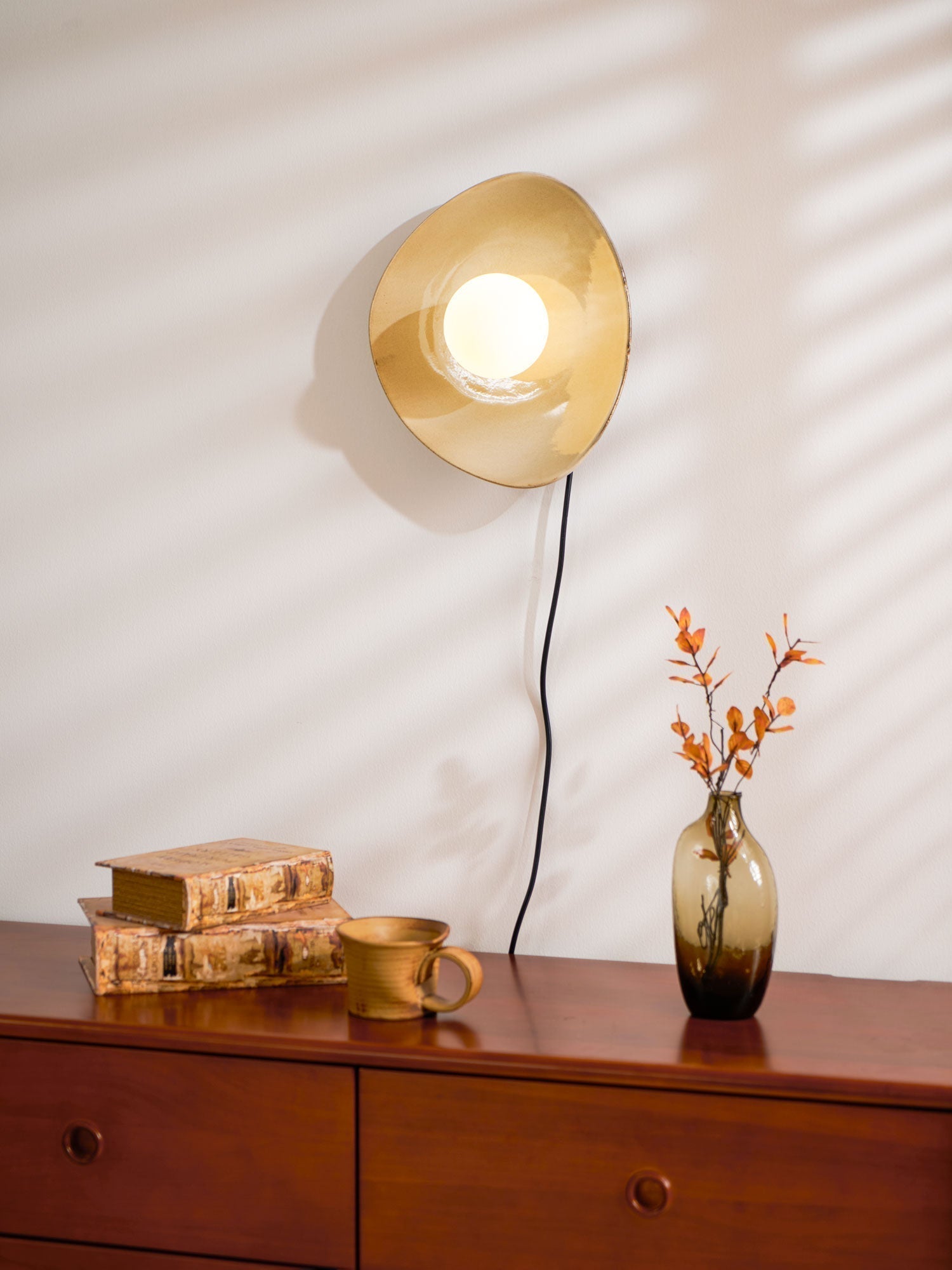 Lioruiella Pebble Disc Plug-in Ceramics Glass Wall Light