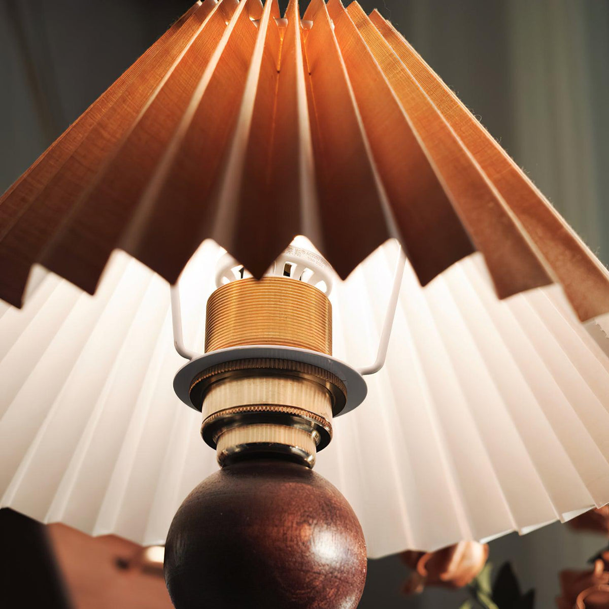 Rinenina Wooden Fabric Vintage Table Lamp