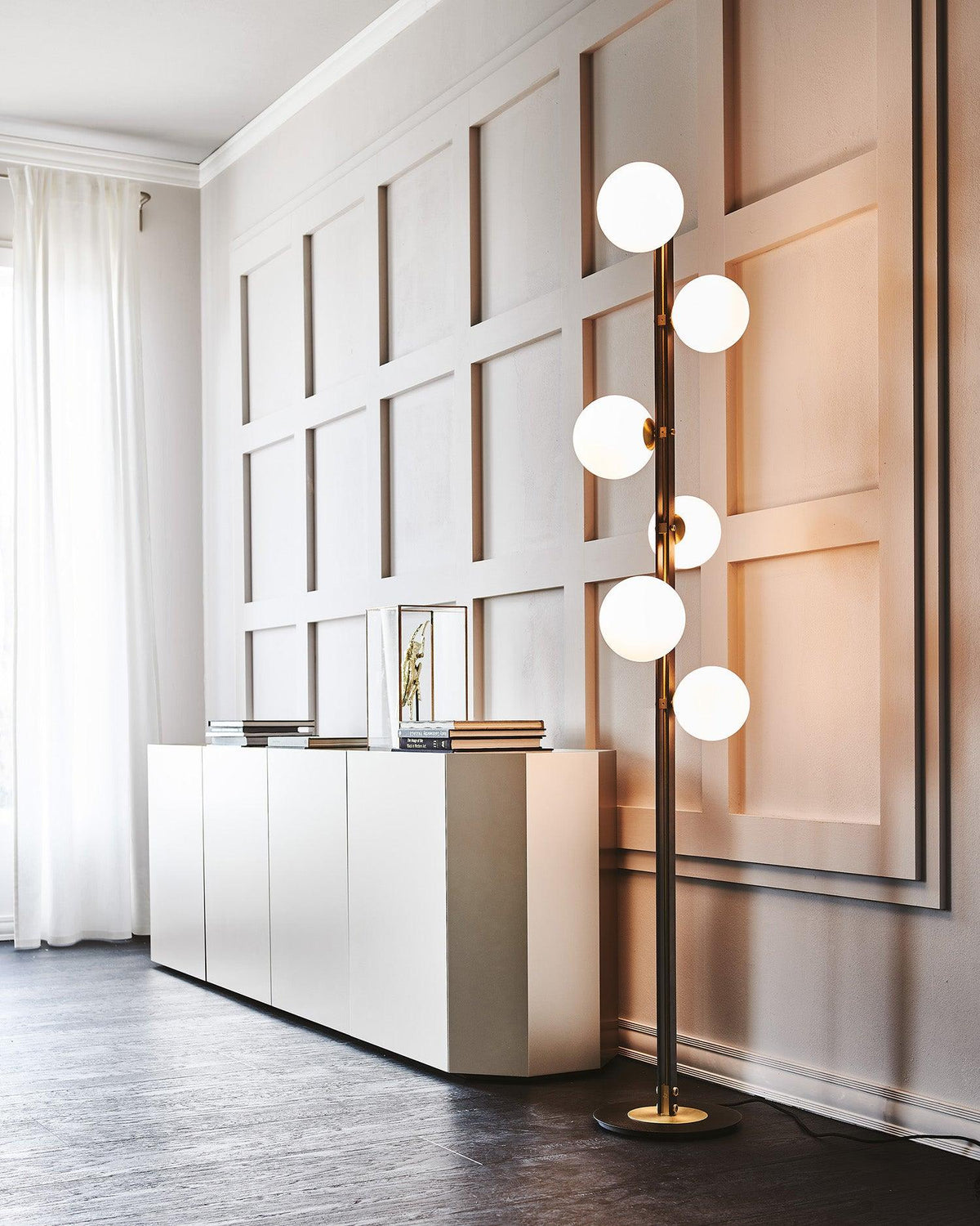 Eireneria Elegant Glass Floor Lamp
