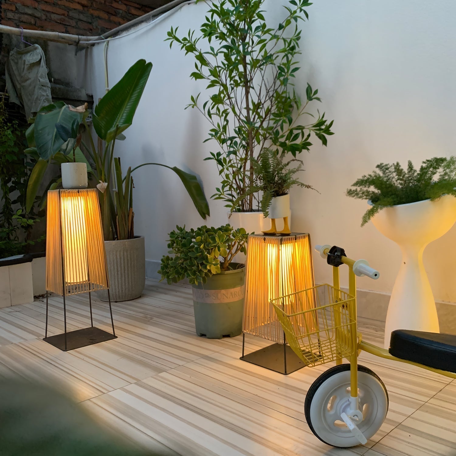 Aru Modern Outdoor Light