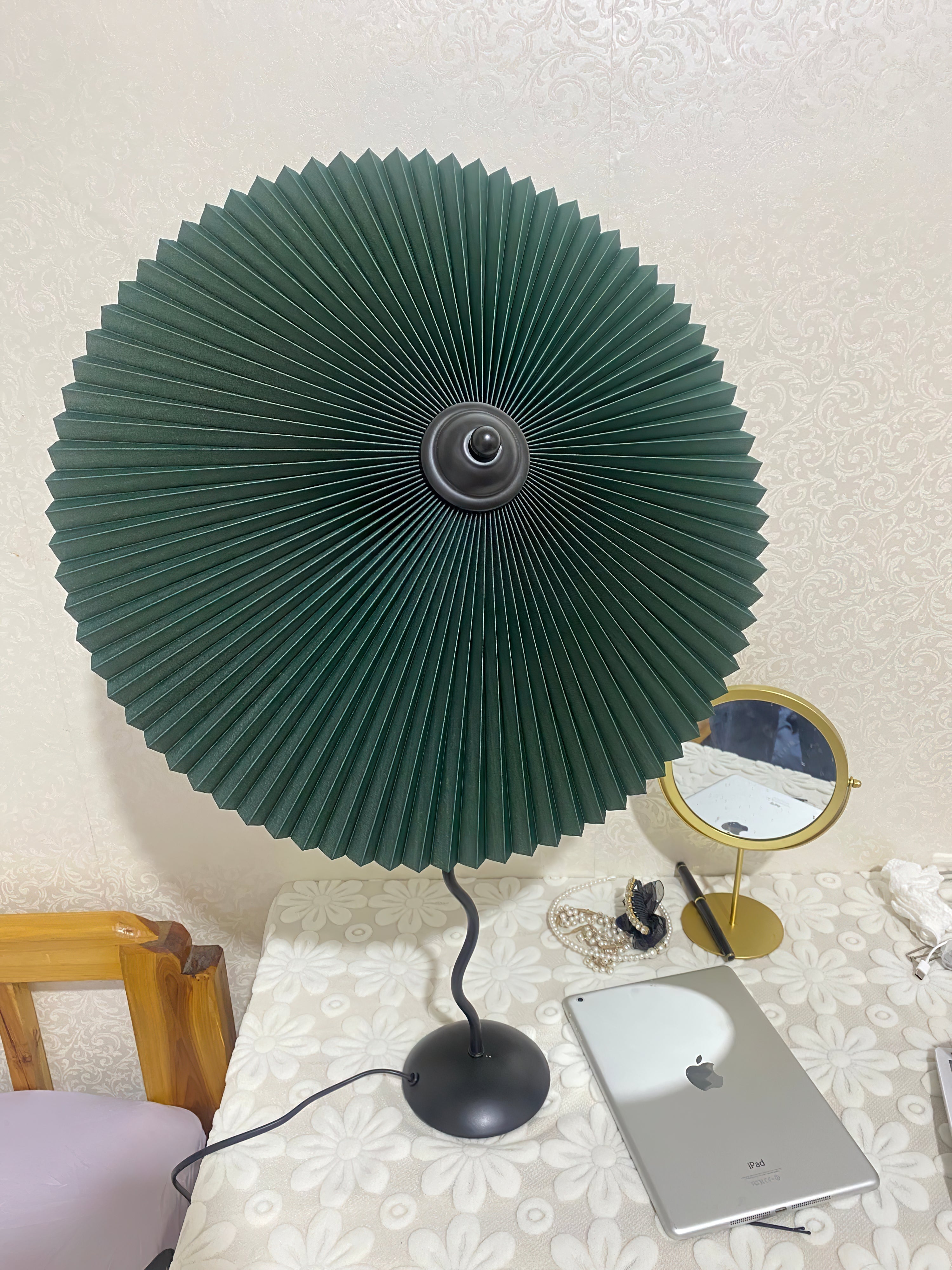 Krenis Fabric Artistic Table Lamp