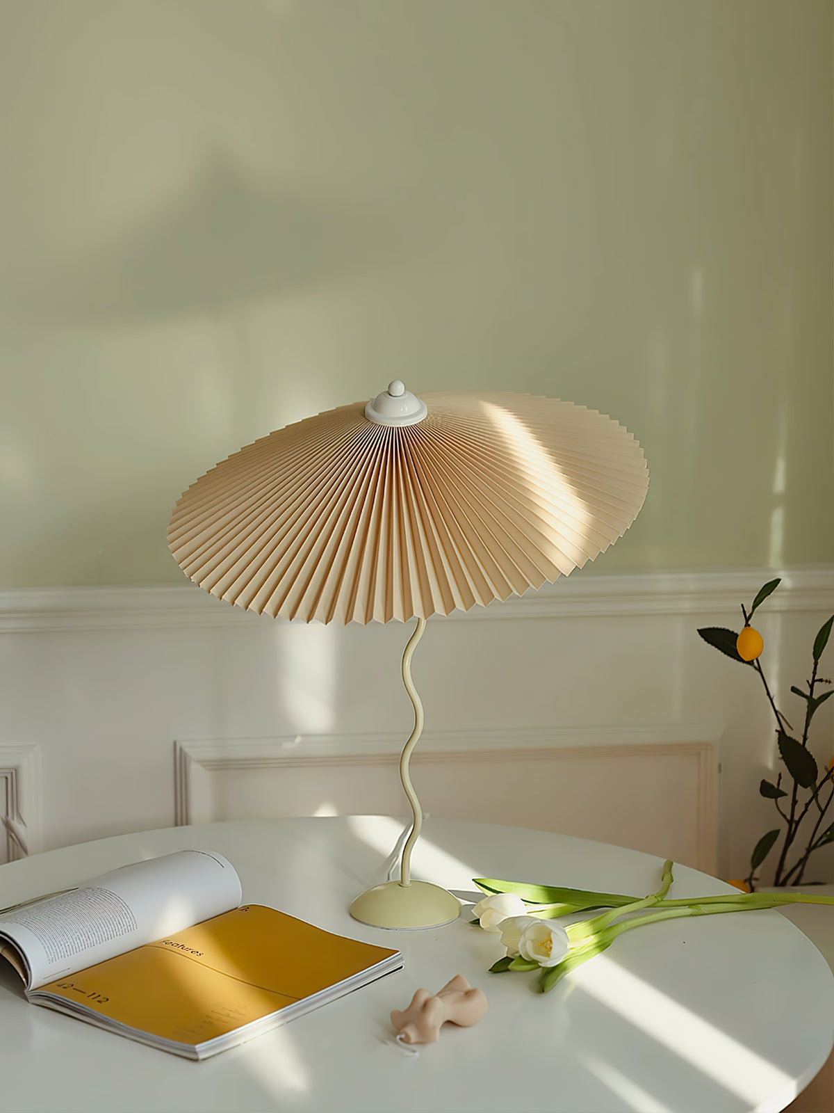 Krenis Fabric Artistic Table Lamp