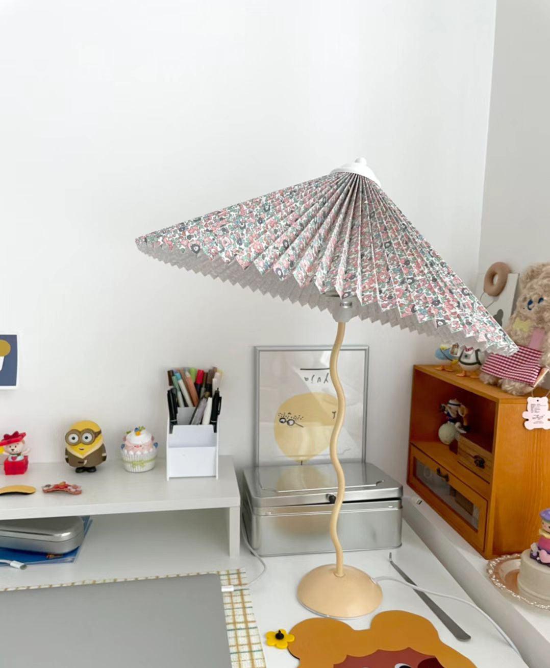 Krenis Fabric Artistic Table Lamp