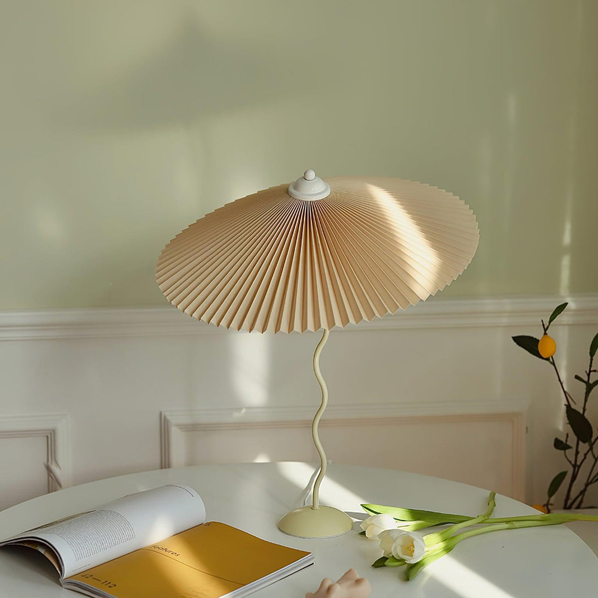 Krenis Fabric Artistic Table Lamp
