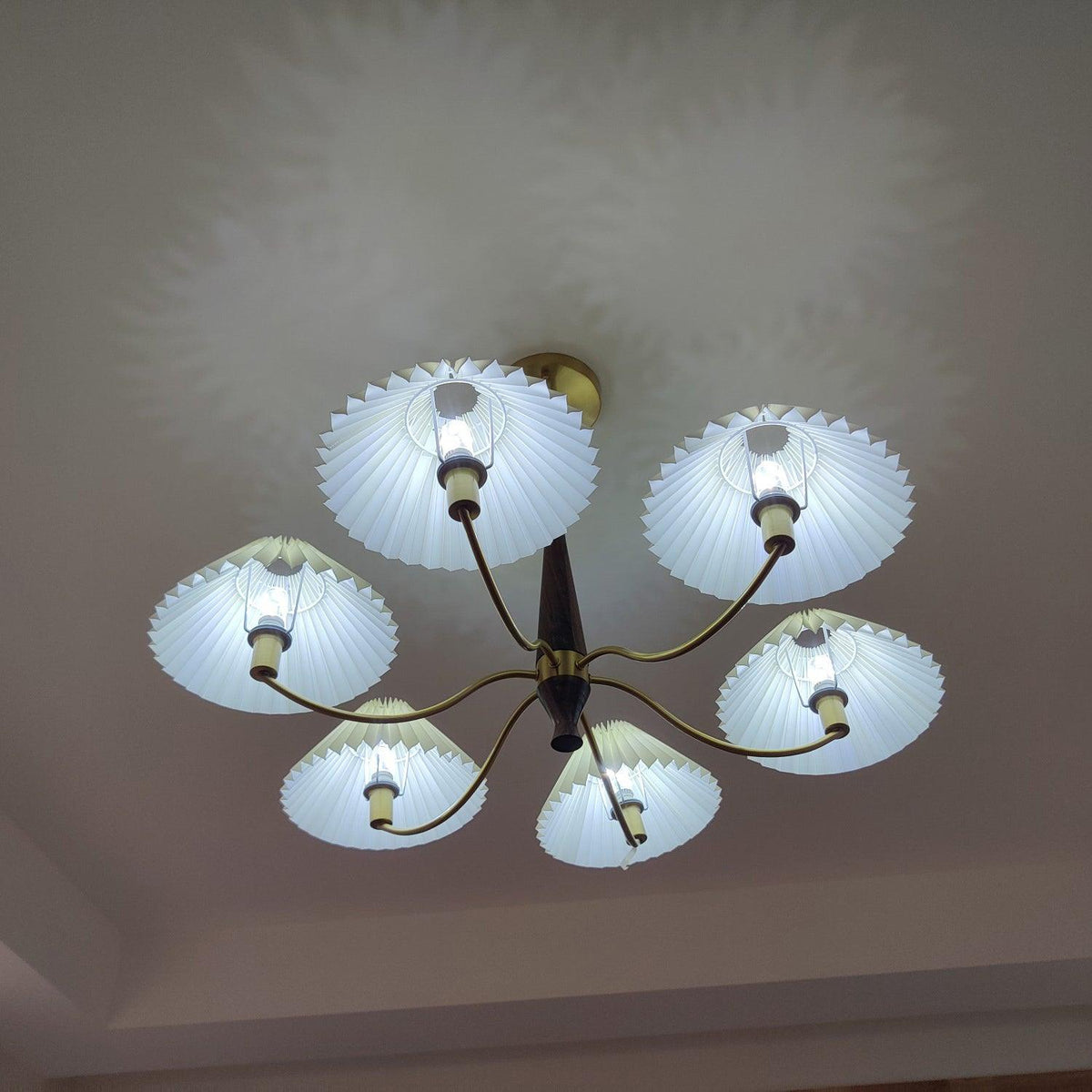 Elaorira Chandelier White Pleated Lampshades