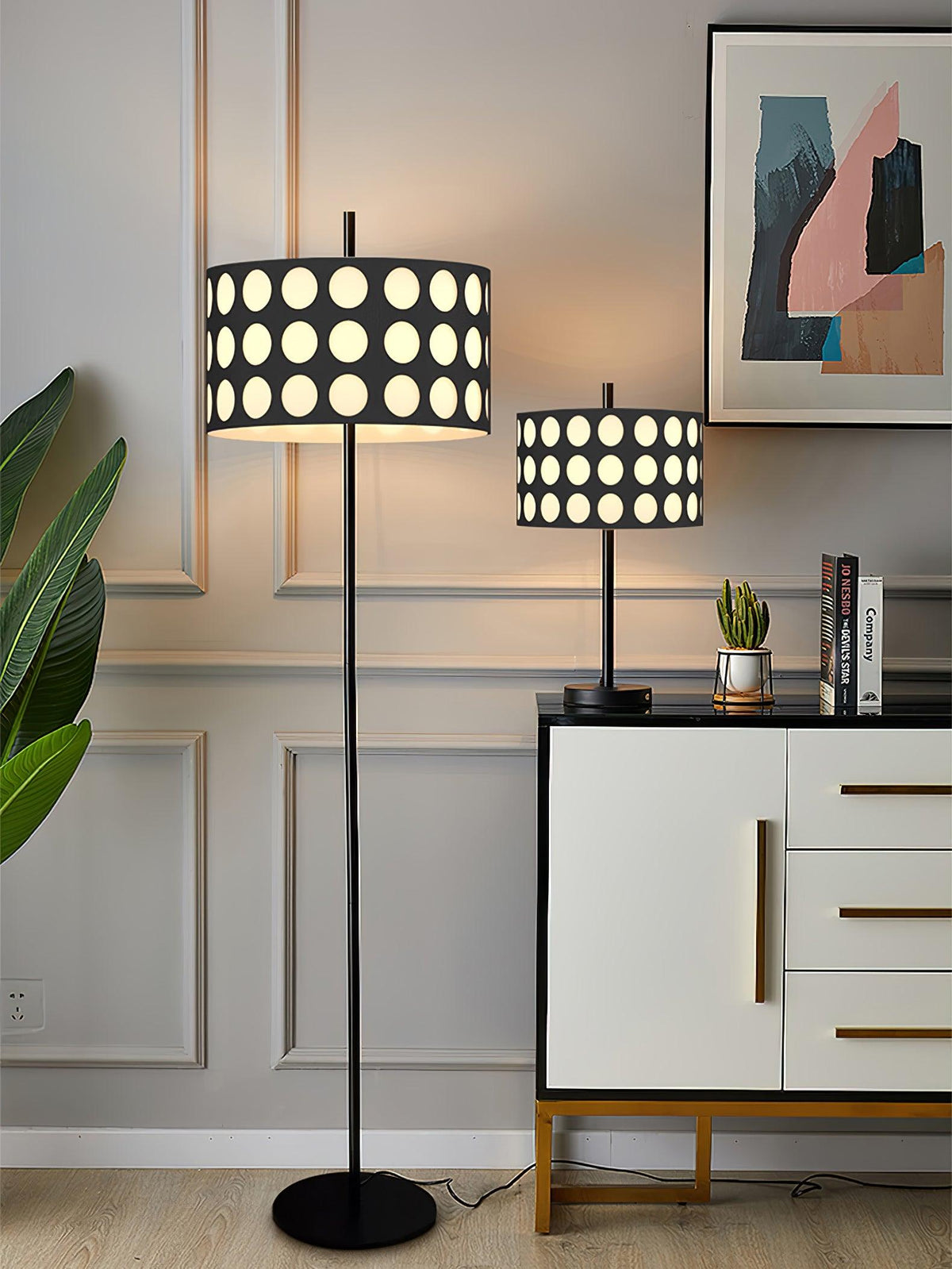 Avmirion Noir Arc Floor Lamp
