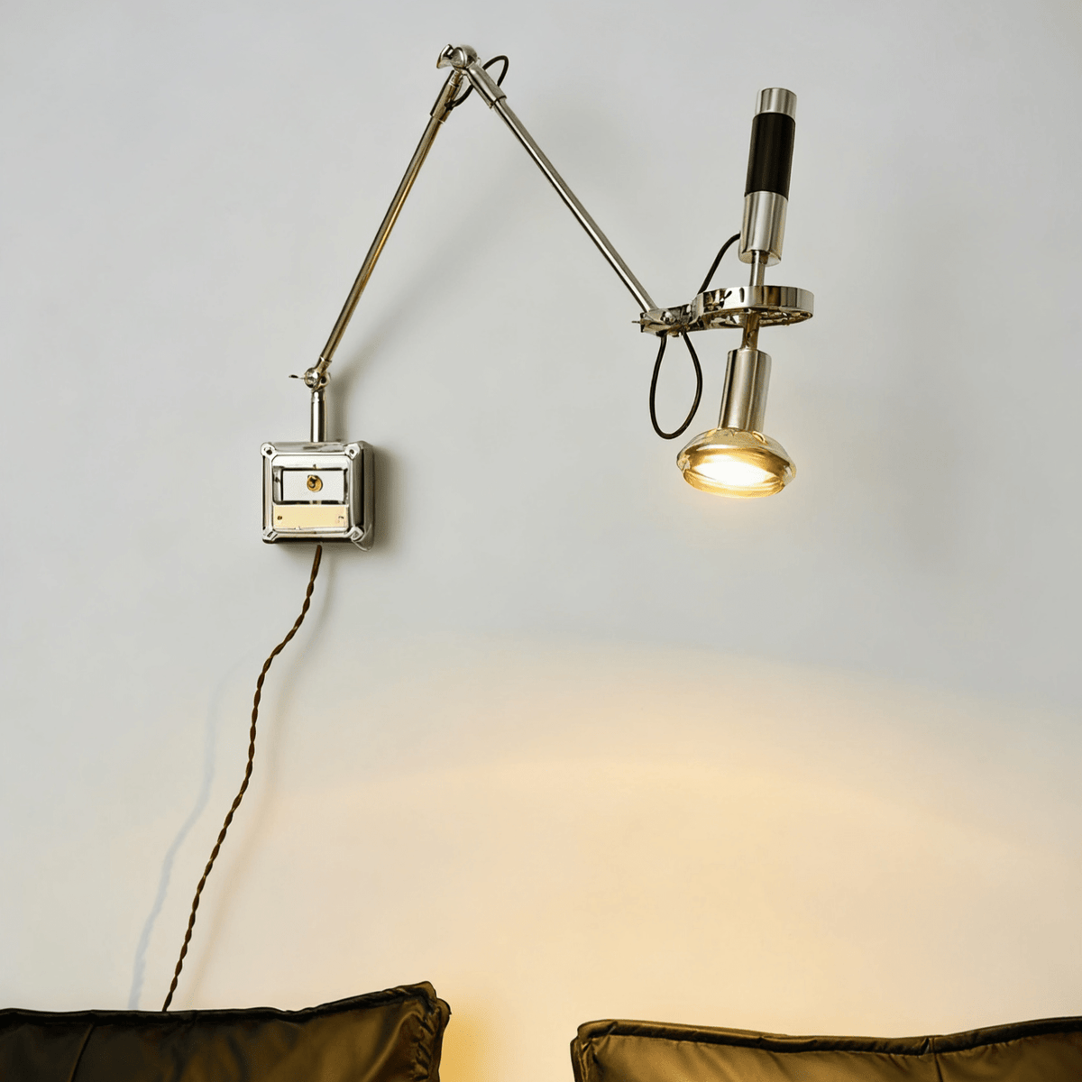 Perv Beam Wall Lamp