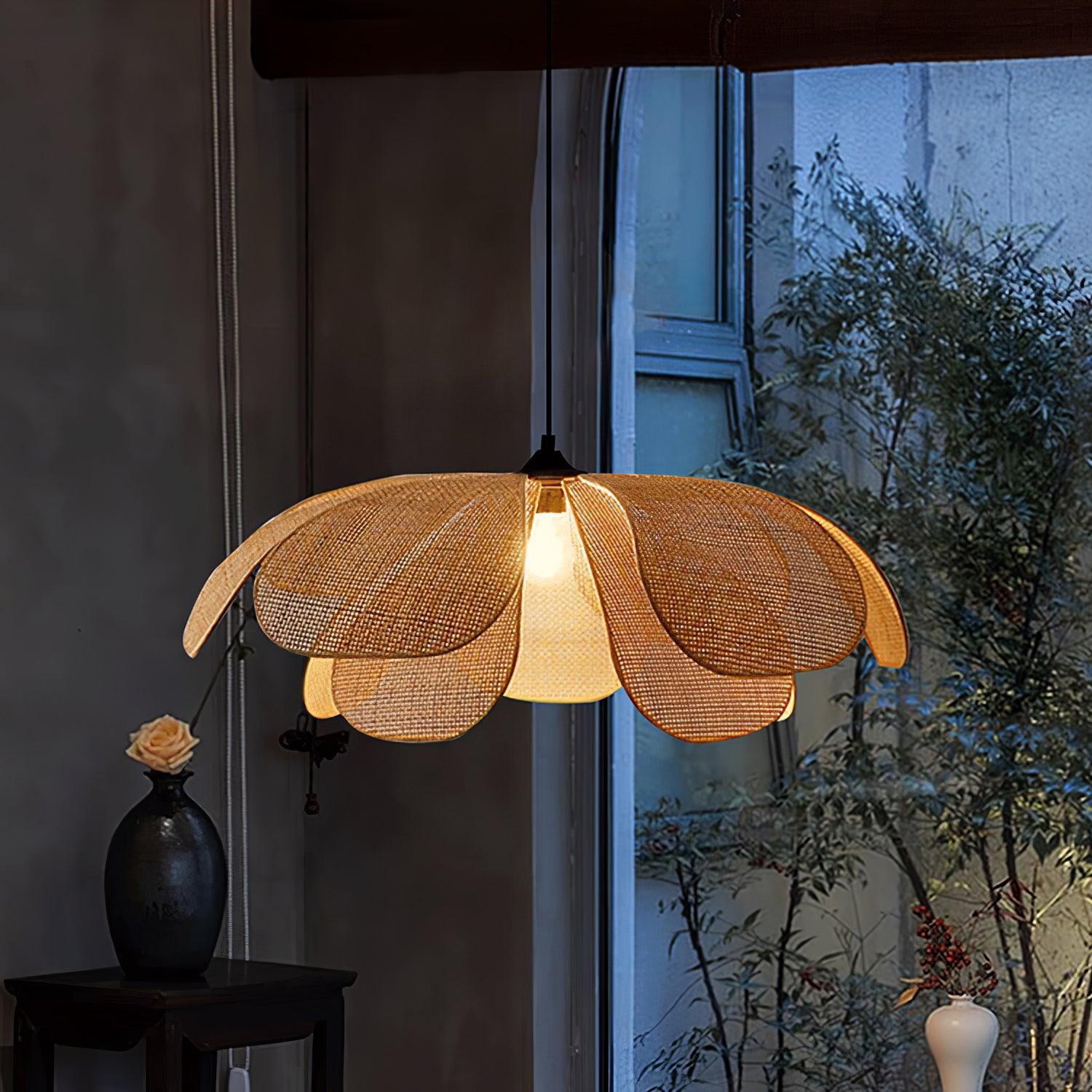 Petaral Rattan Retro Pendant Lamp
