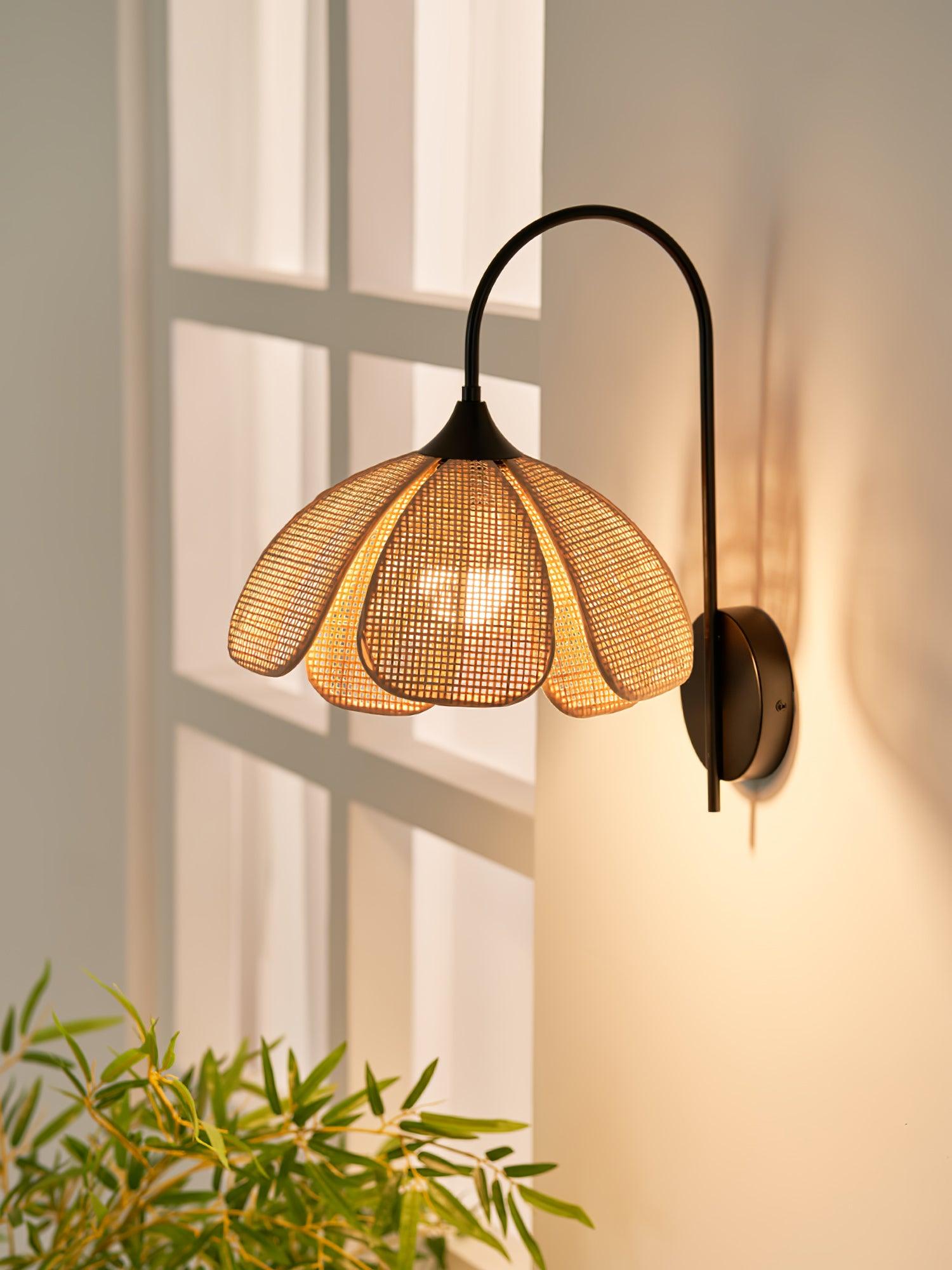 Zevelia Elegance Natural Petal Rattan Wall Lamp