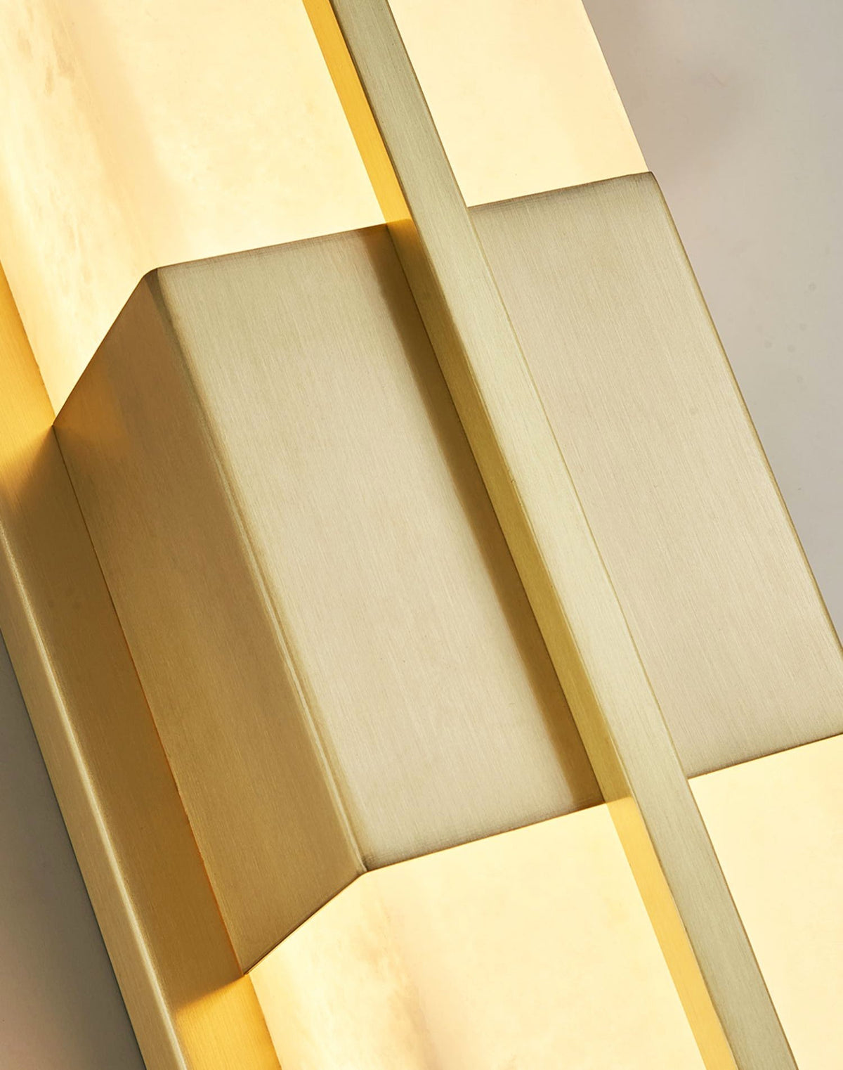 Laxor Alabaster Brass Wall Light