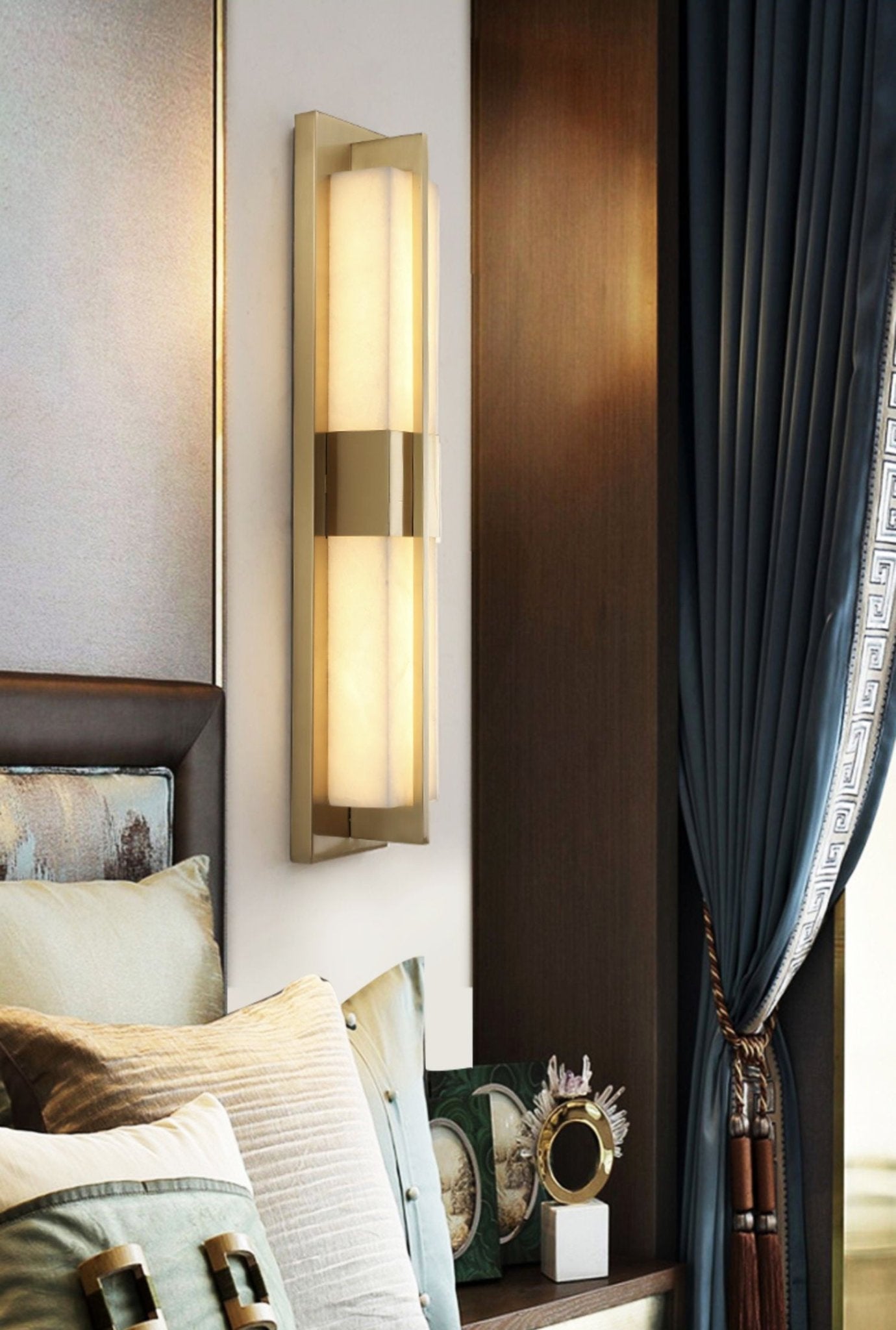 Laxor Alabaster Brass Wall Light