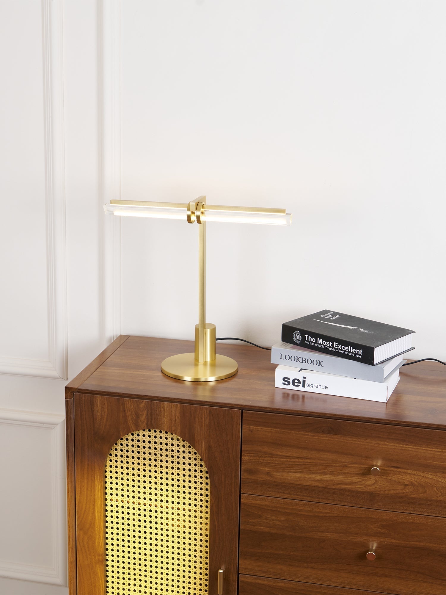 Elaoia Modern Table Lamp