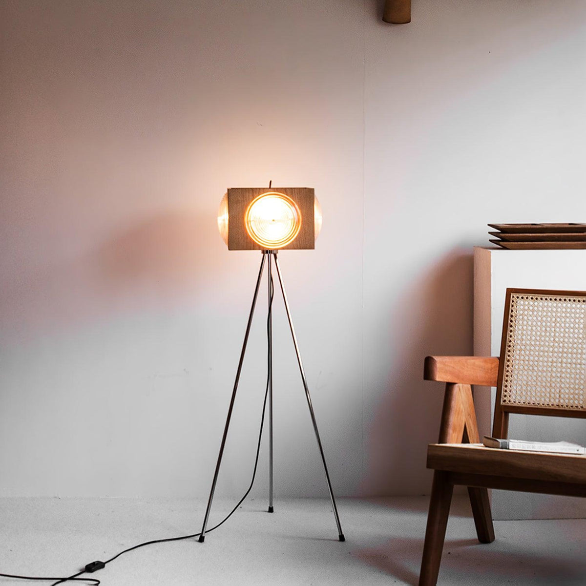 Vesoren Tripod Wood Floor Lamp