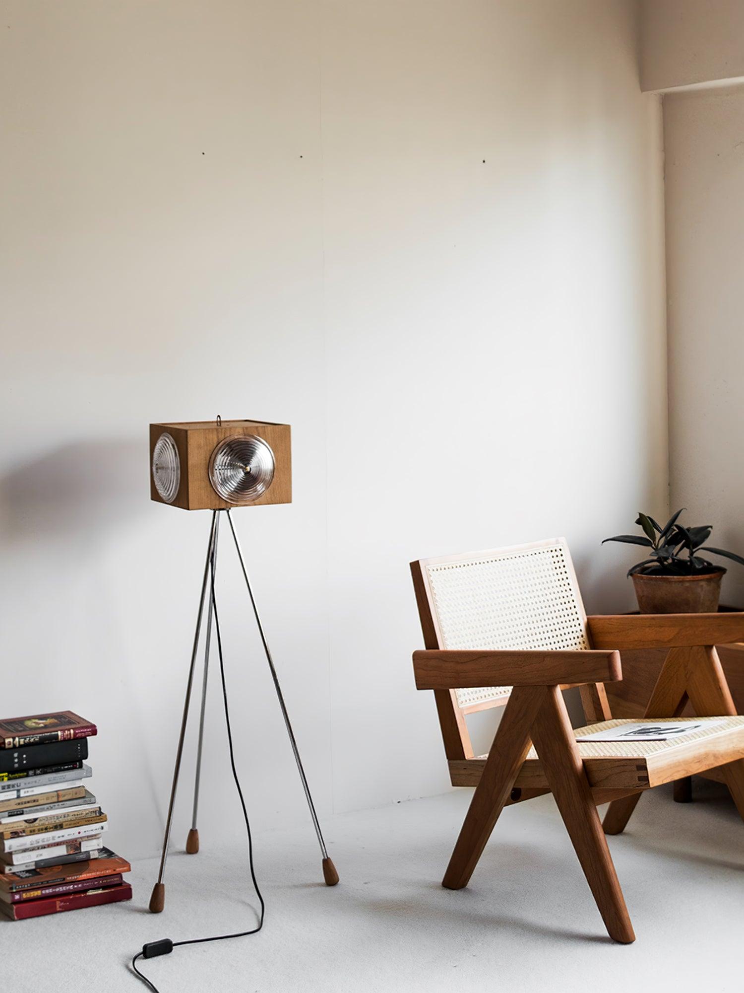 Vesoren Tripod Wood Floor Lamp