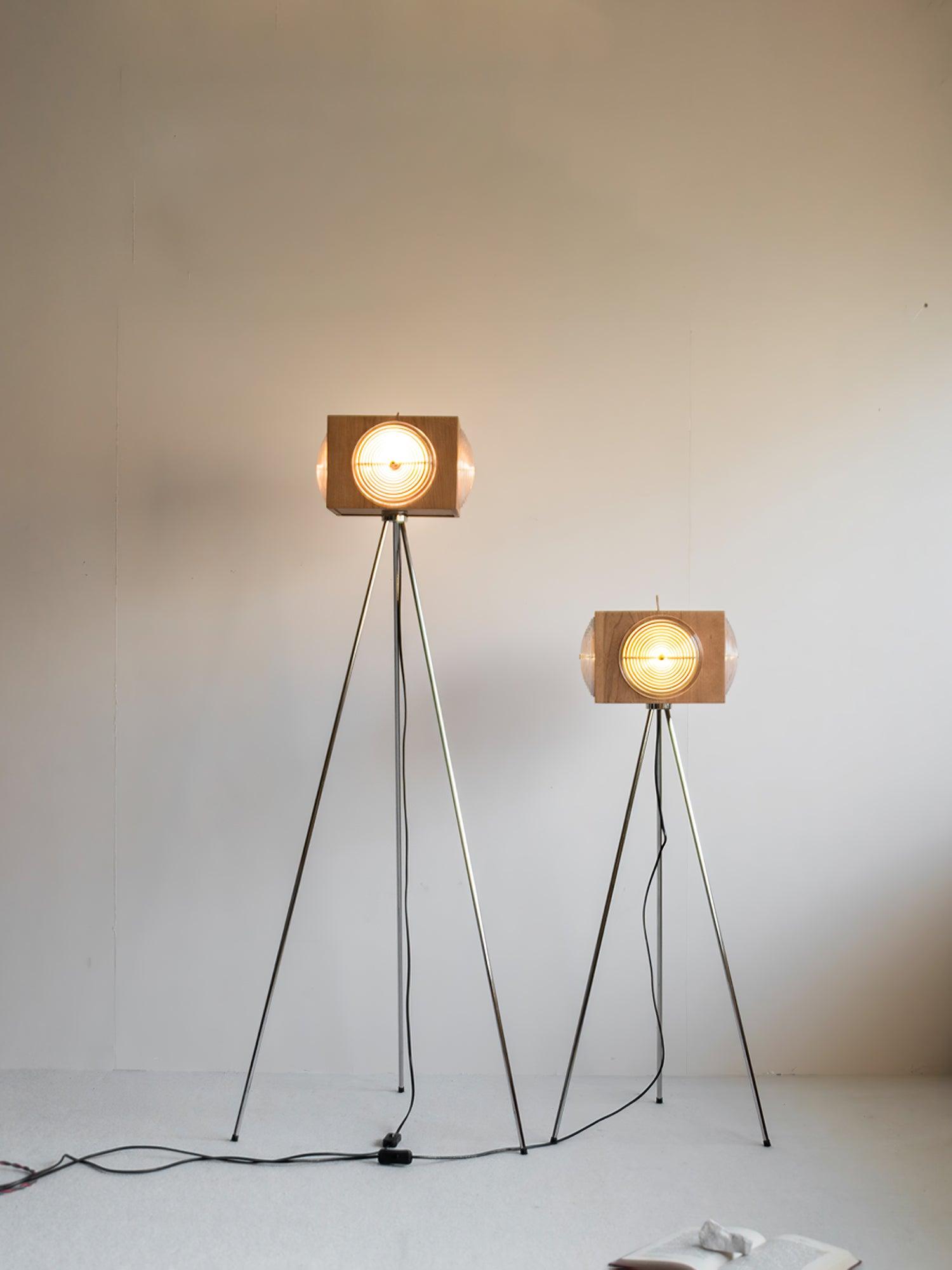 Vesoren Tripod Wood Floor Lamp
