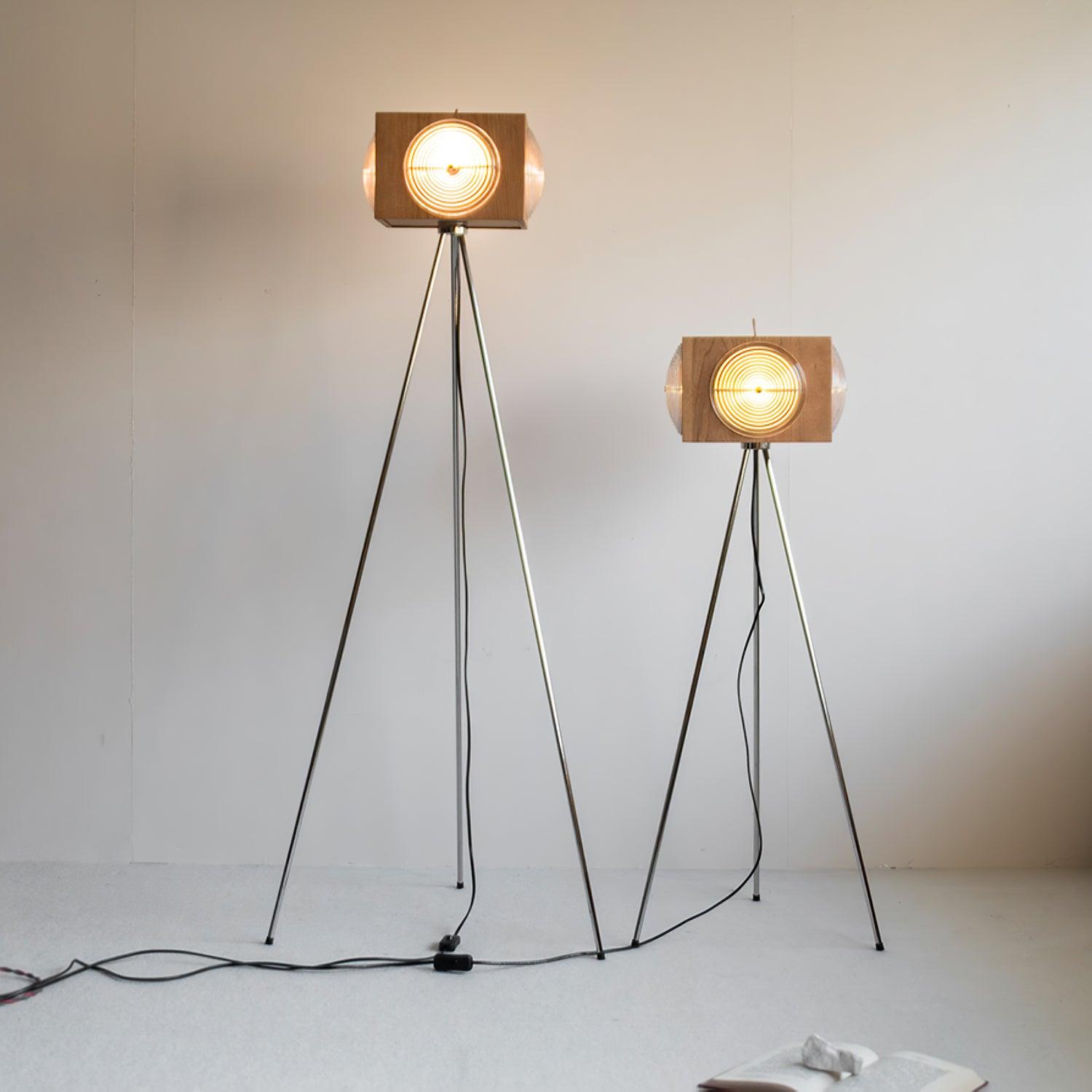 Vesoren Tripod Wood Floor Lamp