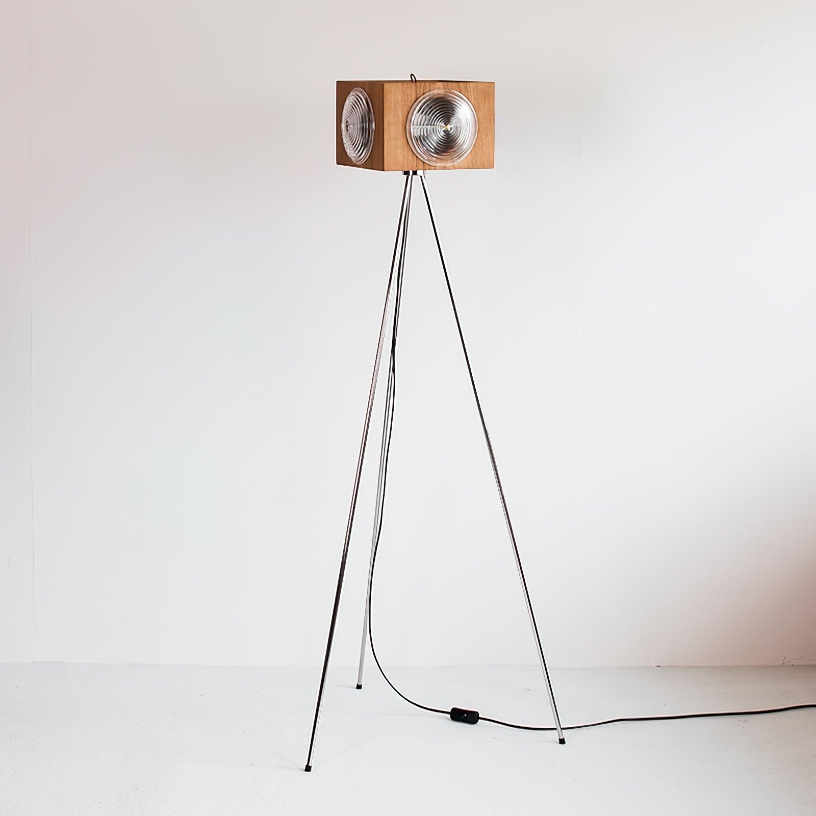 Vesoren Tripod Wood Floor Lamp