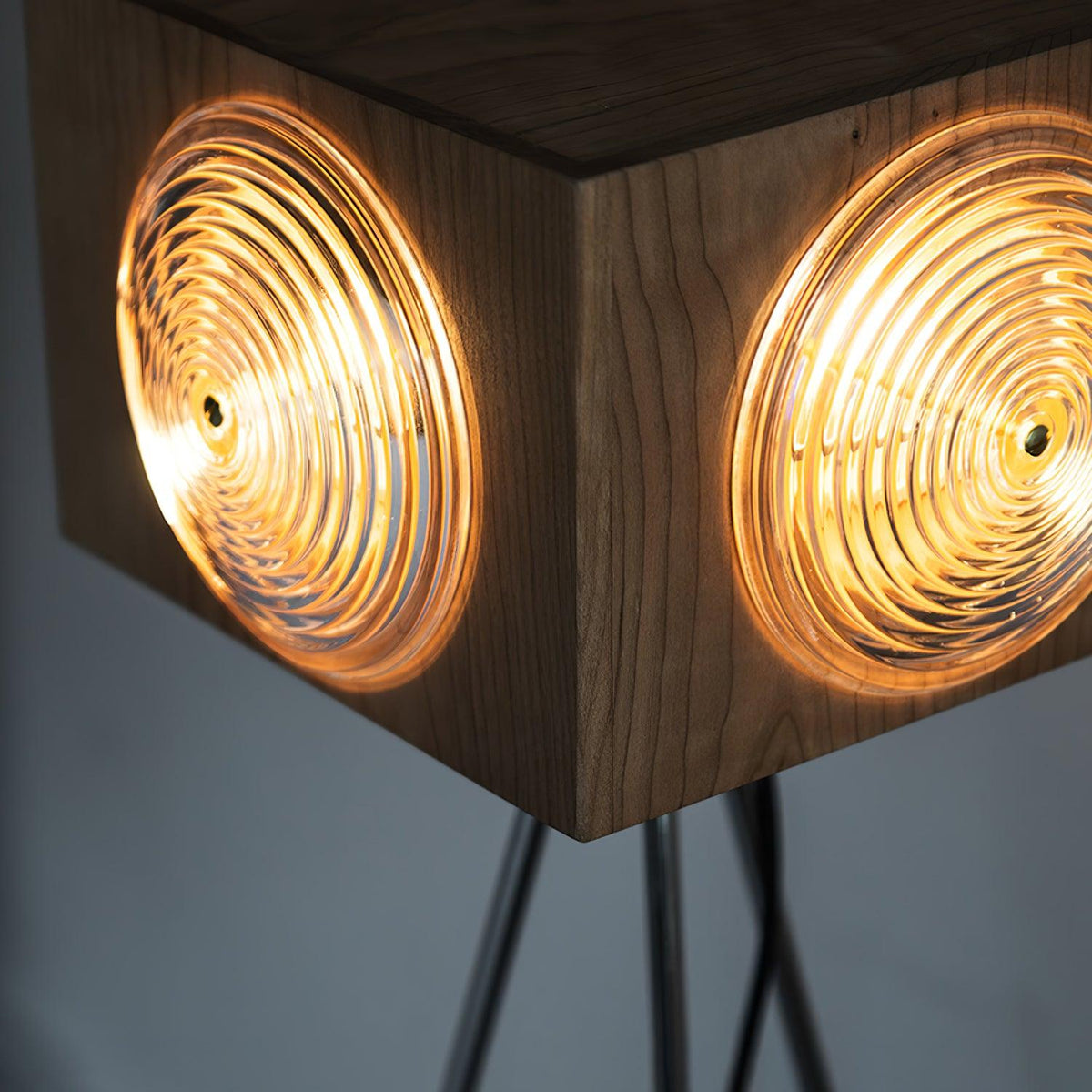 Vesoren Tripod Wood Floor Lamp