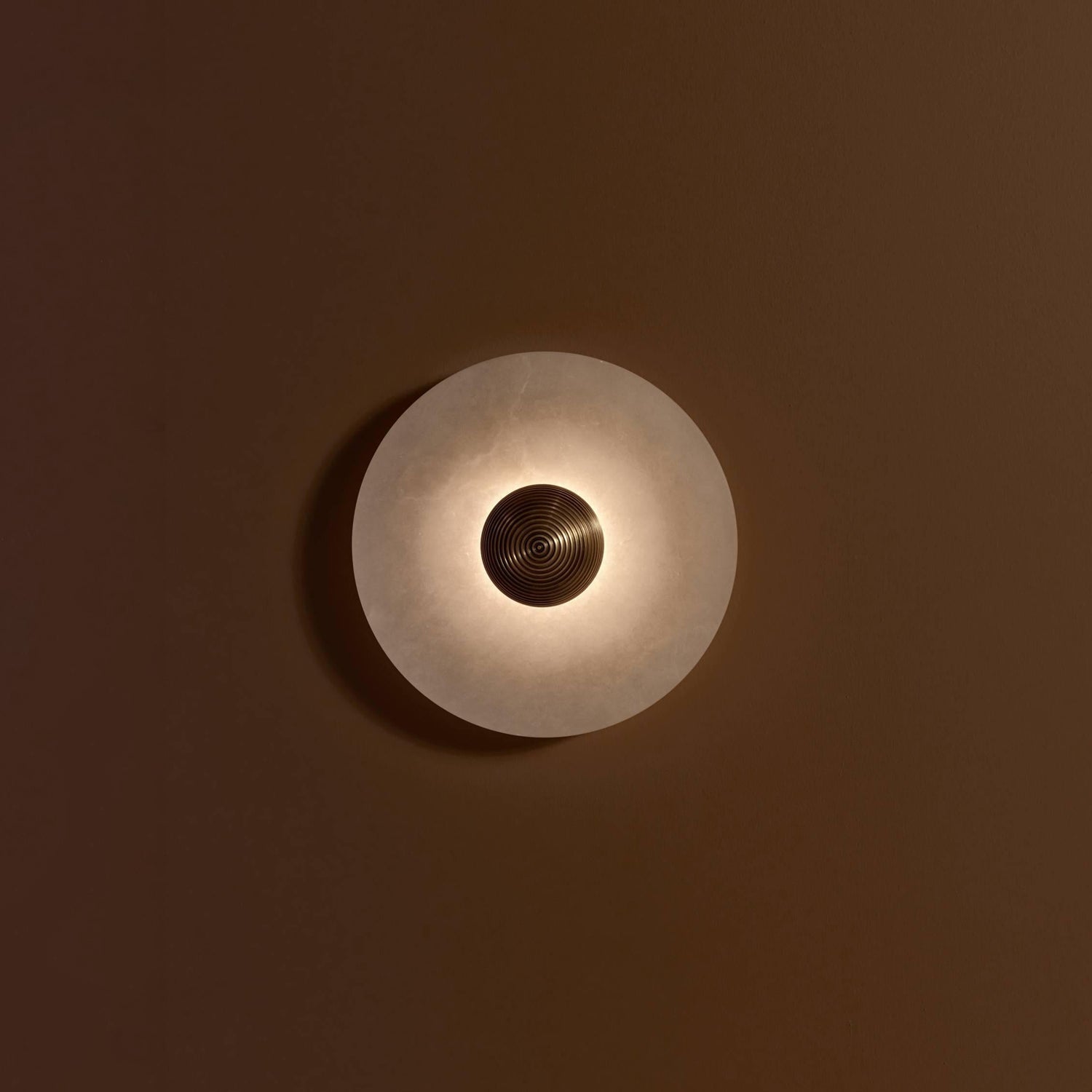 Round Wall Lamp Alabaster Fluted Brass - Neutral Decor