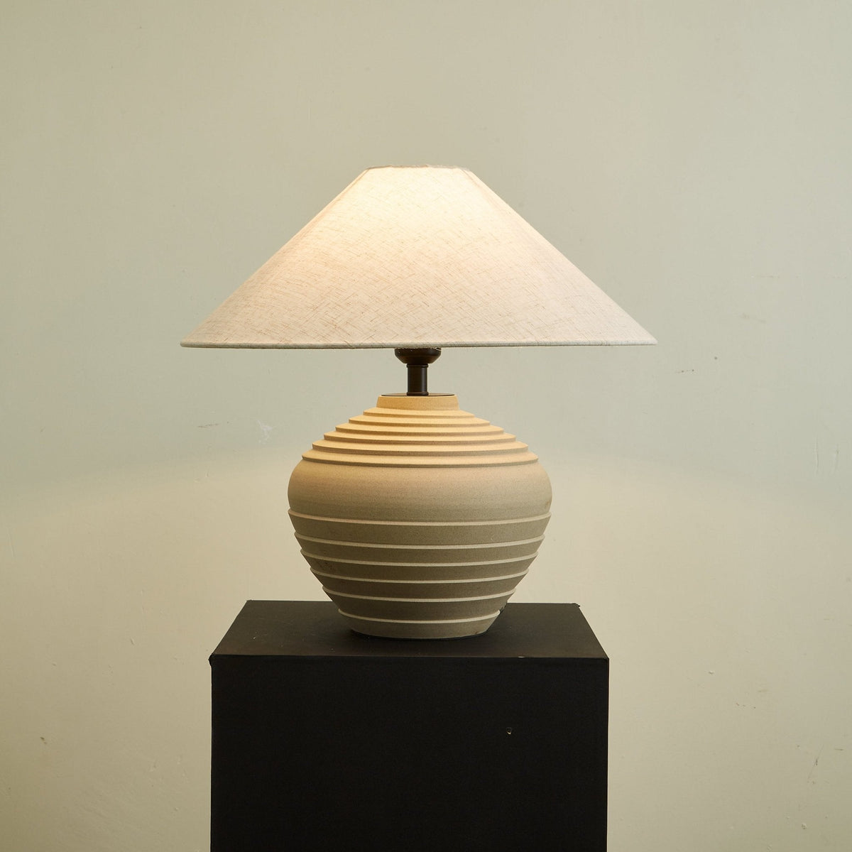 Serano Rustic Ridge Table Lamp