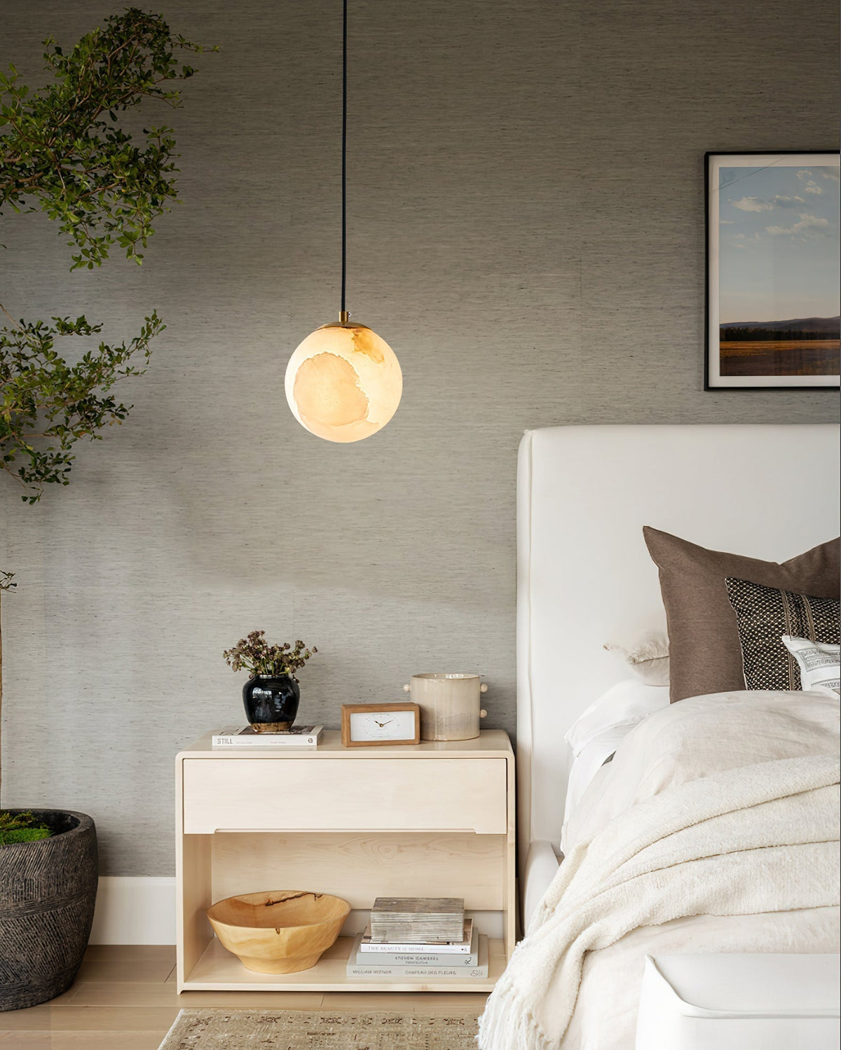 Nivenia Alabaster Pendant Light
