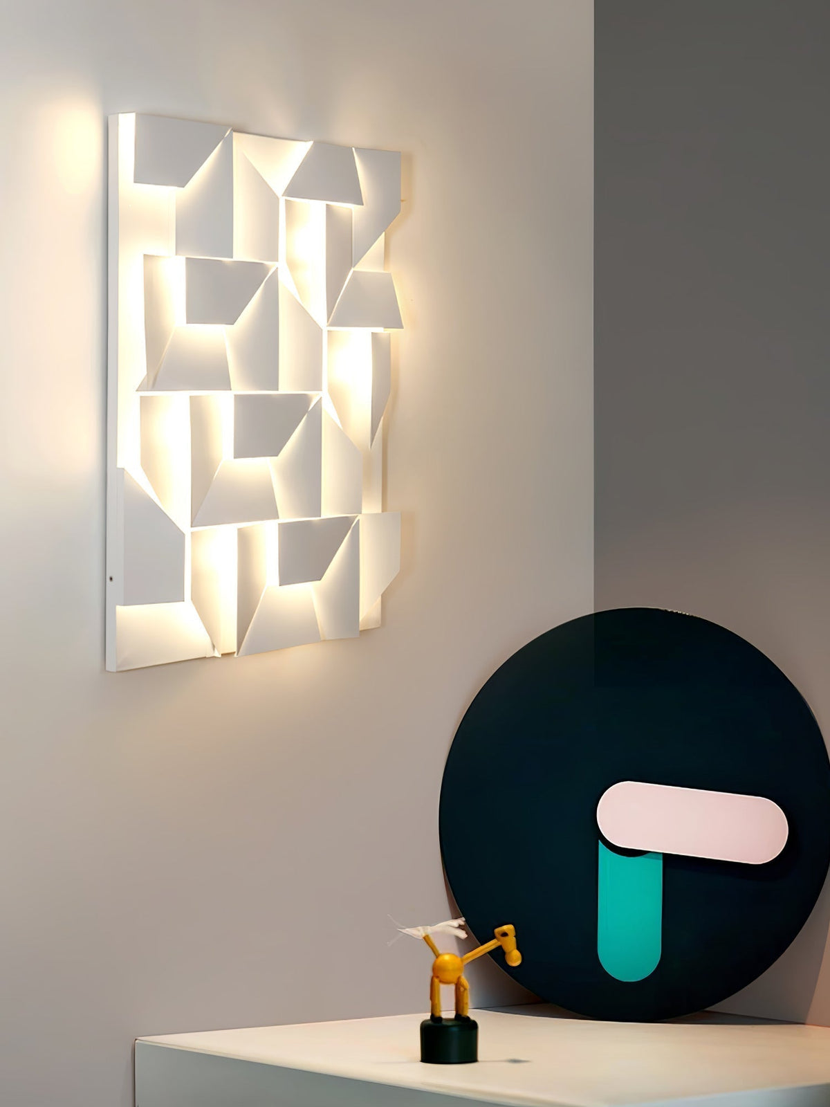 Wynor Shadows Grand Sconce Wall Lamp