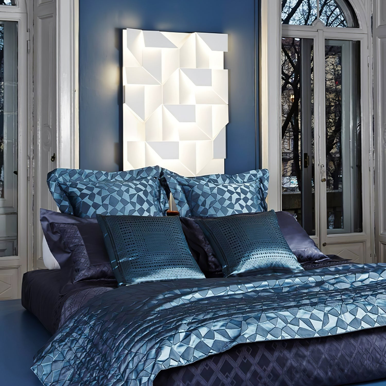 Arthaen Shadows Grand Sconce Wall lamp