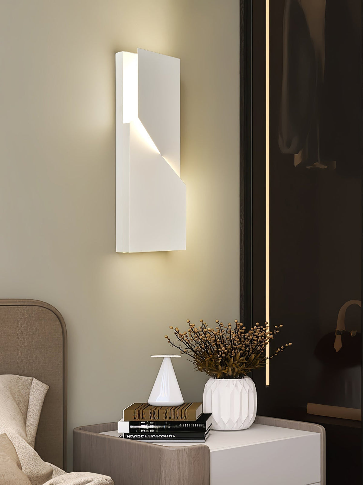 Wynor Shadows Grand Sconce Wall Lamp