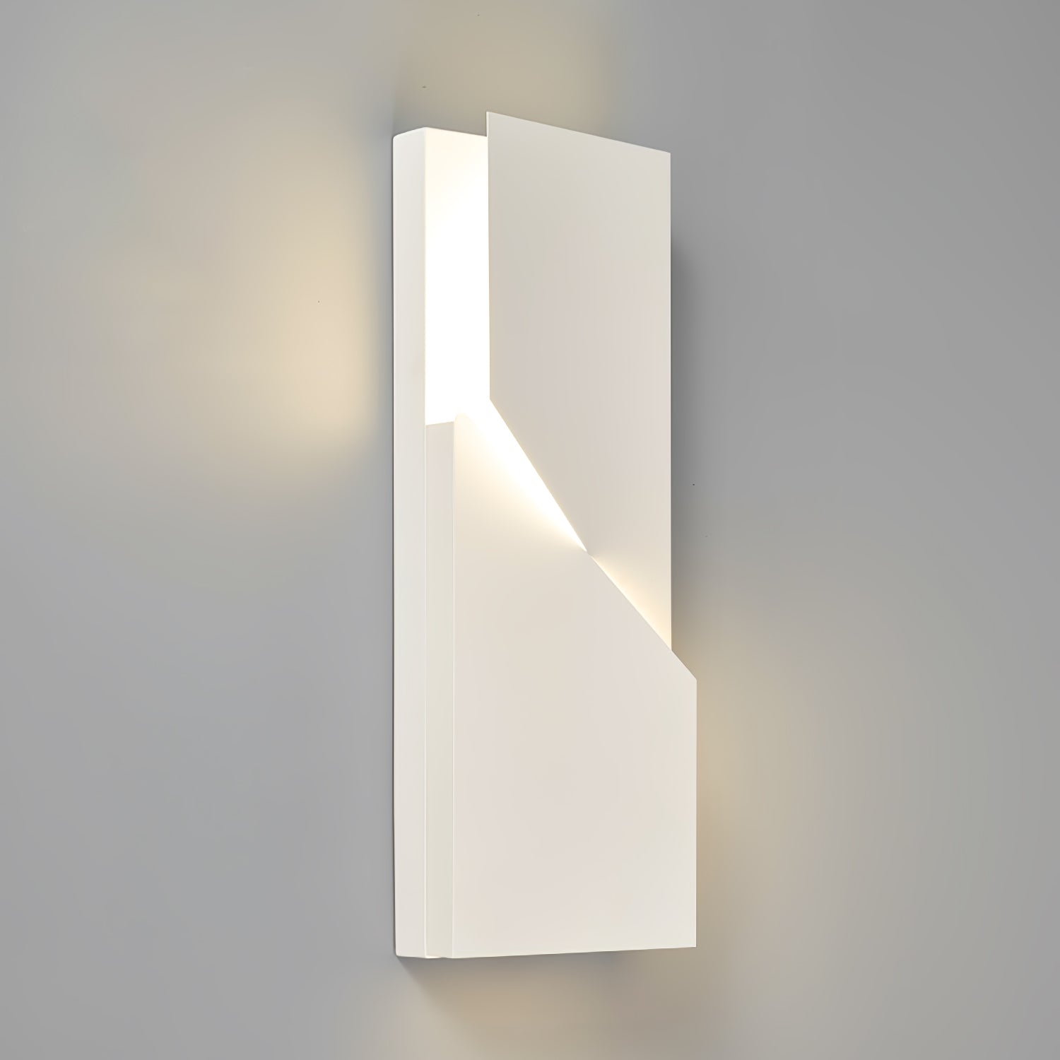 Wynor Shadows Grand Sconce Wall Lamp