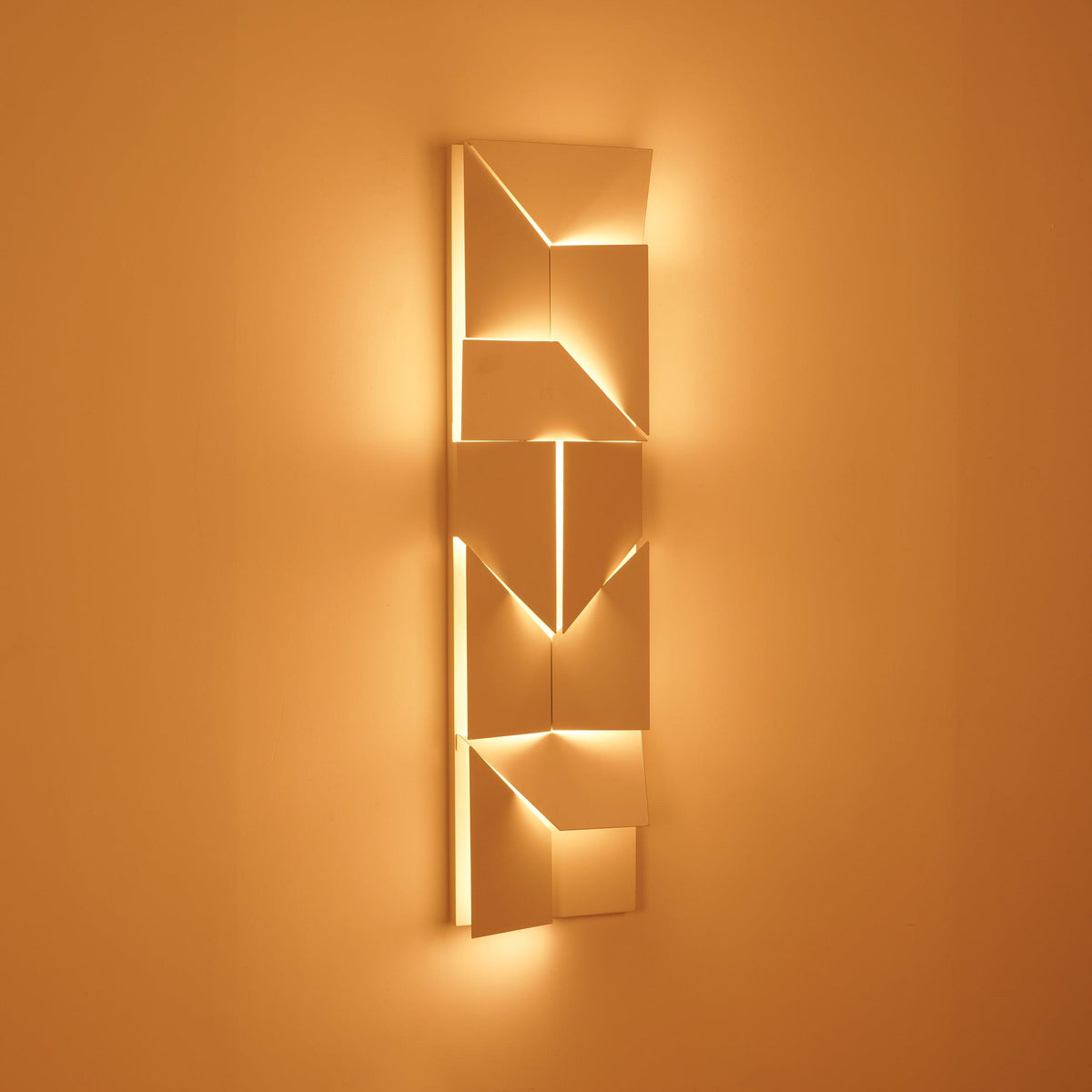 Wynor Shadows Grand Sconce Wall Lamp