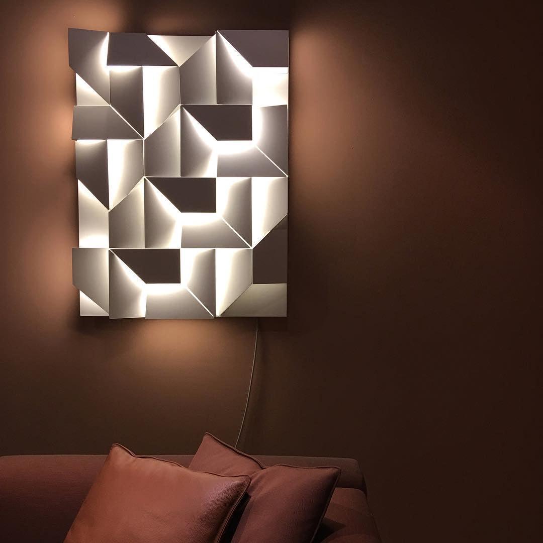 Deloza Shadows Rechargeable Grand Sconce Wall lamp