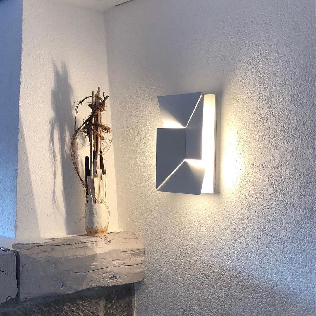 Deloza Shadows Rechargeable Grand Sconce Wall lamp