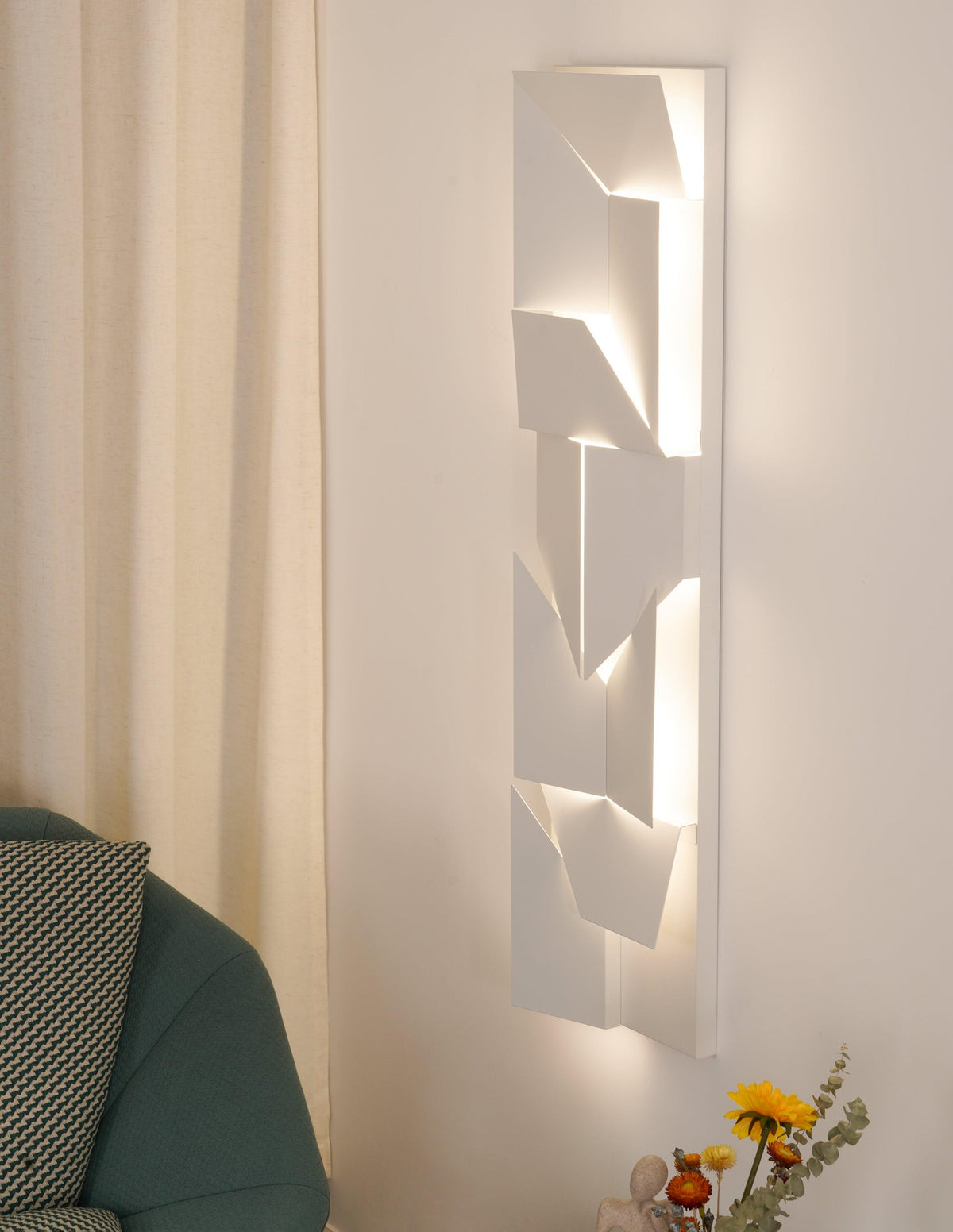 Wynor Shadows Grand Sconce Wall Lamp